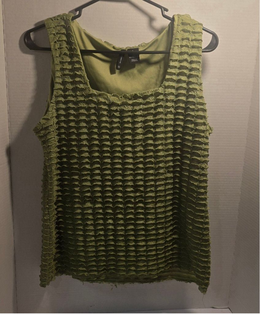 The Unbranded Brand Women's New Directions size large green tank top A1 Size L / US 10 / IT 46 - 1 Thumbnail