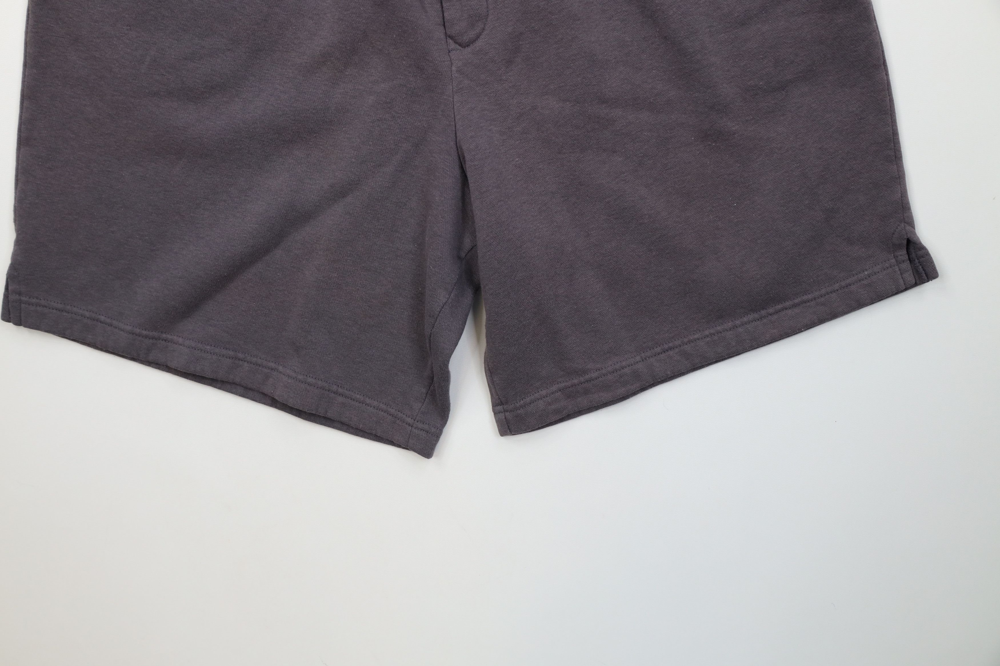 Vintage Vintage 90s Streetwear Above Knee Sweatpants Shorts Gray Size US 36 / EU 52 - 4 Thumbnail