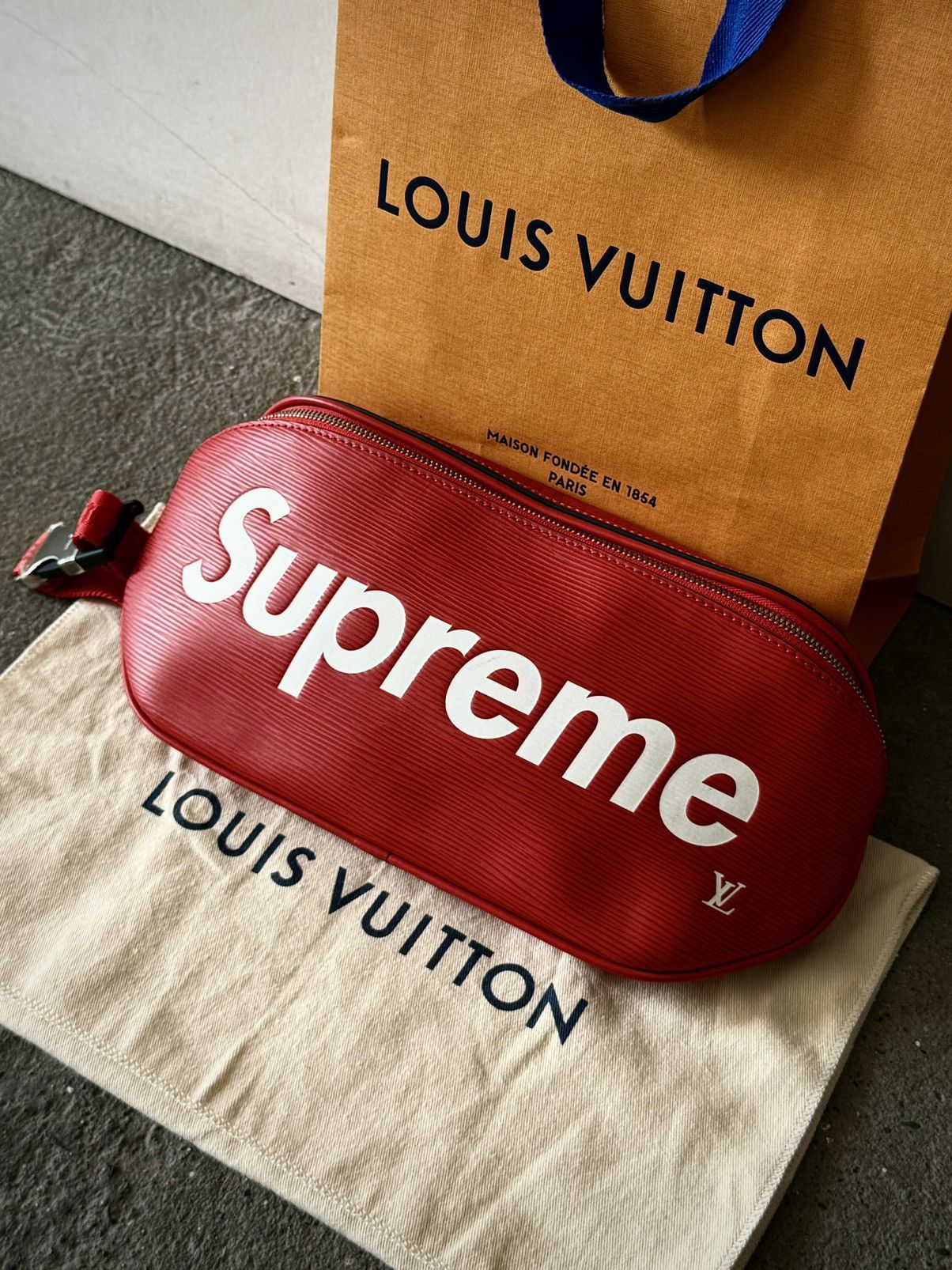 Louis Vuitton × Supreme Louis Vuitton - Supreme - AW17 - Epi Red Bum Bag Size ONE SIZE - 1 Thumbnail