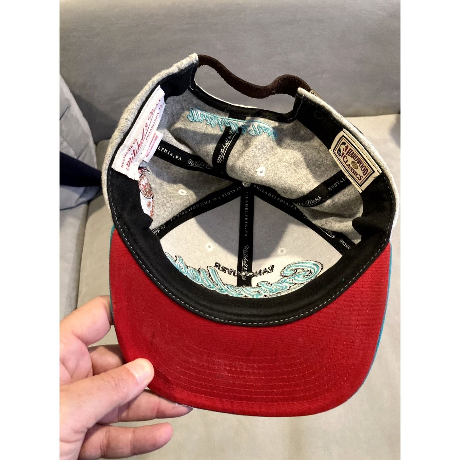 Mitchell & Ness VINTAGE Mitchell & Ness Wool Vancouver Grizzlies Snapback Embroidered Adjustable Men Gray Cap Size ONE SIZE - 6 Thumbnail