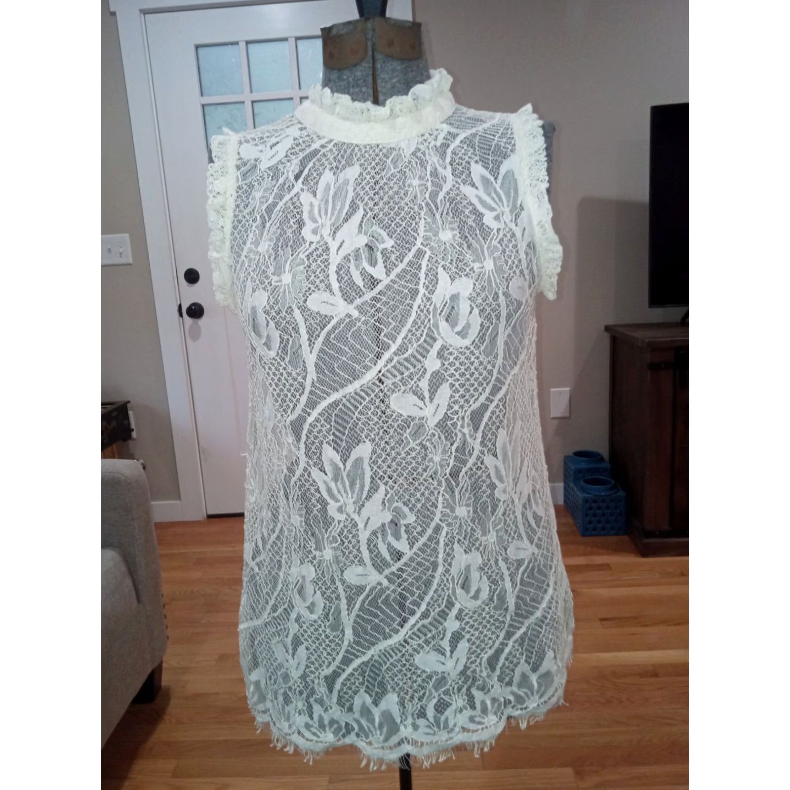 Vintage WHO WHAT WEAR Blouse Sleeveless Mock Neck Lace Ivory Cream Small Womensлег Size S / US 4 / IT 40 - 2 Thumbnail