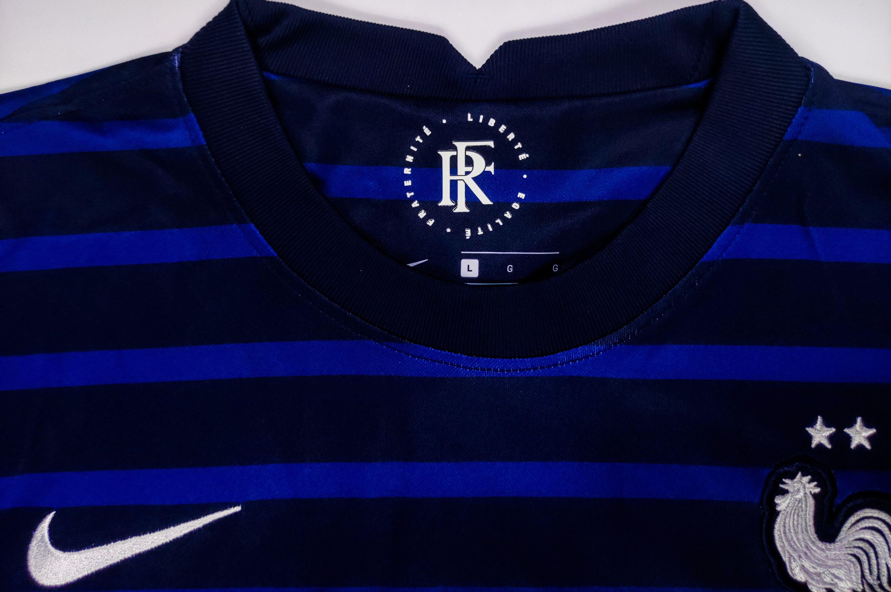 Adidas BNWT Women's France 2020 2021 Nike Home Shirt Kit Jersey Size US L / EU 52-54 / 3 - 11 Thumbnail