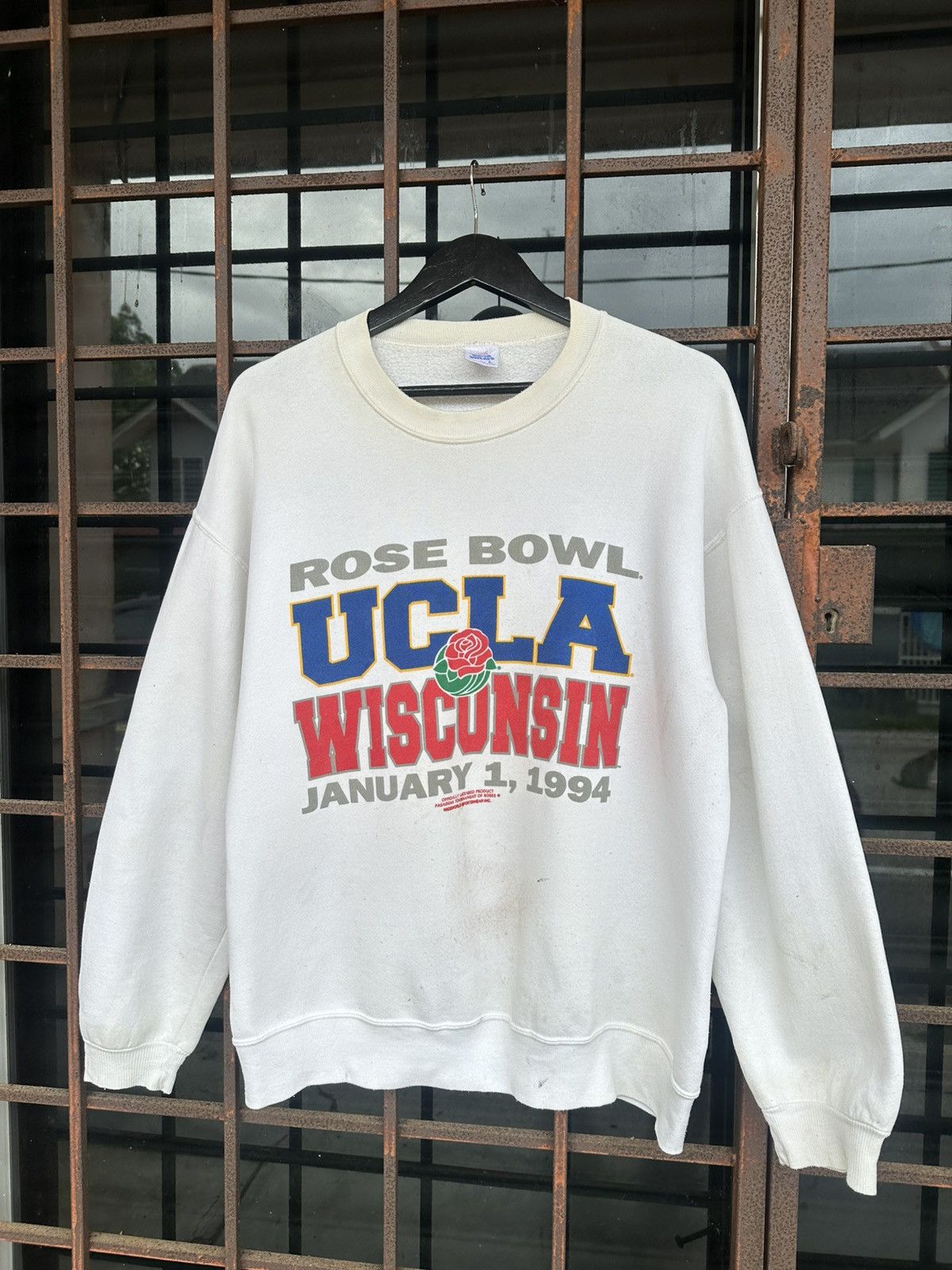 Vintage rare**Vintage 1994 Rose Bowl UCLA Wisconsin Crewneck Size US L / EU 52-54 / 3 - 3 Thumbnail