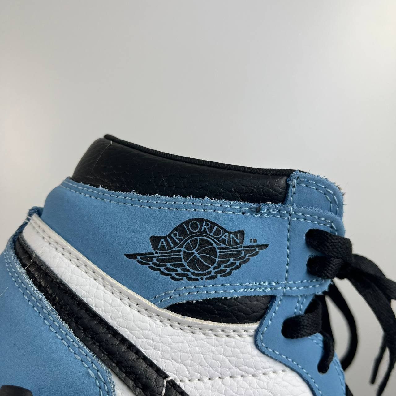 Nike Nike Air Jordan 1 Mid White University Blue Womens Size 37.5 Size US 6.5 / IT 36.5 - 8 Thumbnail