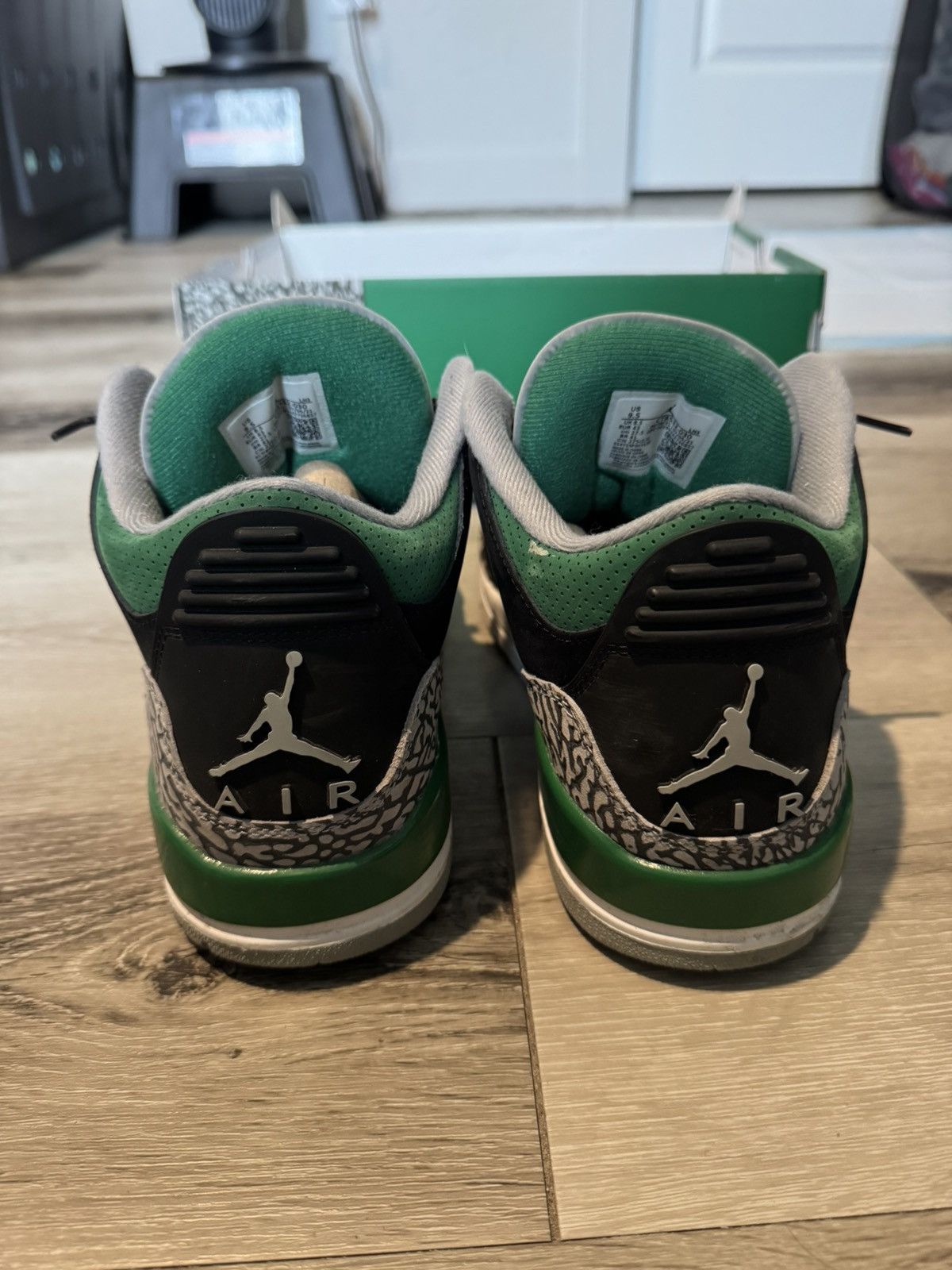 Jordan Brand Jordan 3 Pine Green Size US 9.5 / EU 42-43 - 2 Thumbnail
