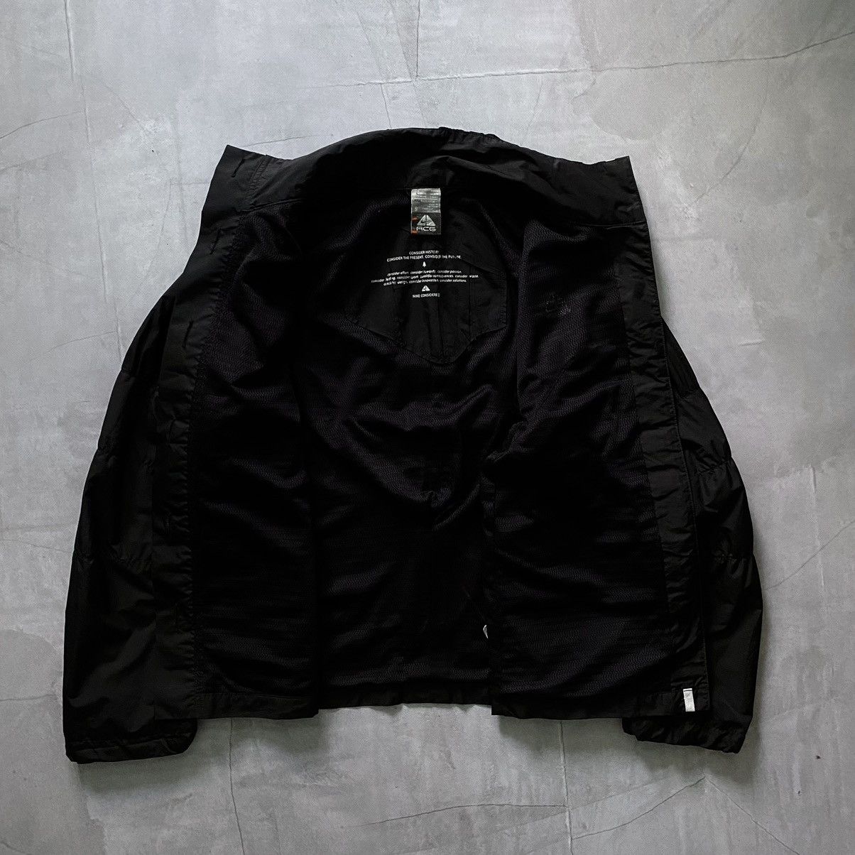 Vintage Vintage Nike ACG Considered Tech Windbreaker Jacket Gorpcore Size S / US 4 / IT 40 - 3 Thumbnail