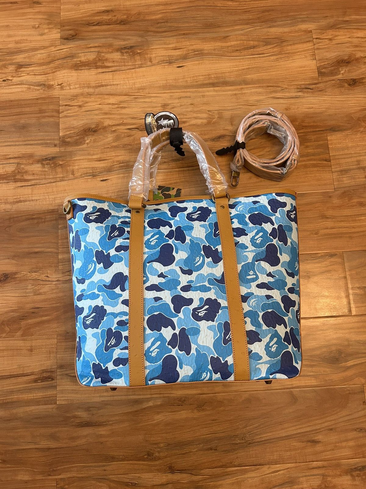 Bape NEW Bape Blue ABC Camo PU Ostrich Leather Tote Bag Size ONE SIZE - 8 Thumbnail
