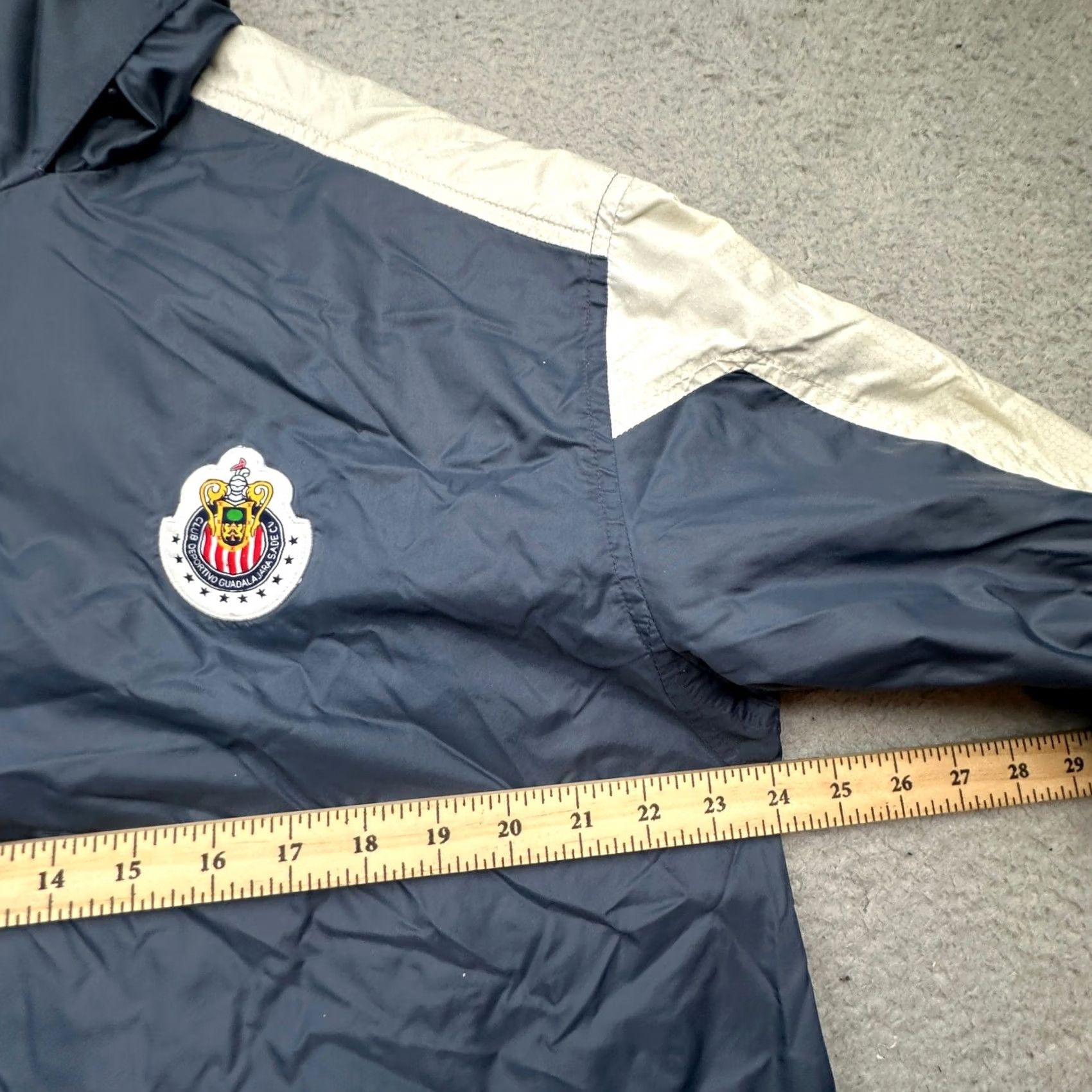 Reebok VINTAGE Reebok Windbreaker Jacket Mens Large Gray Chivas Guadalajara MX Soccer Size US L / EU 52-54 / 3 - 6 Thumbnail