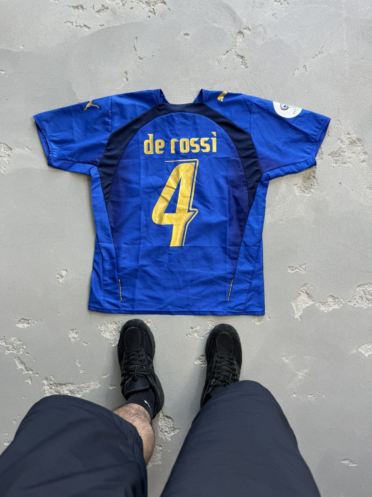 Vintage ITALY HOME FOOTBALL SHIRT Jersey sz M #4 De Rossi Size US M / EU 48-50 / 2 - 2 Thumbnail