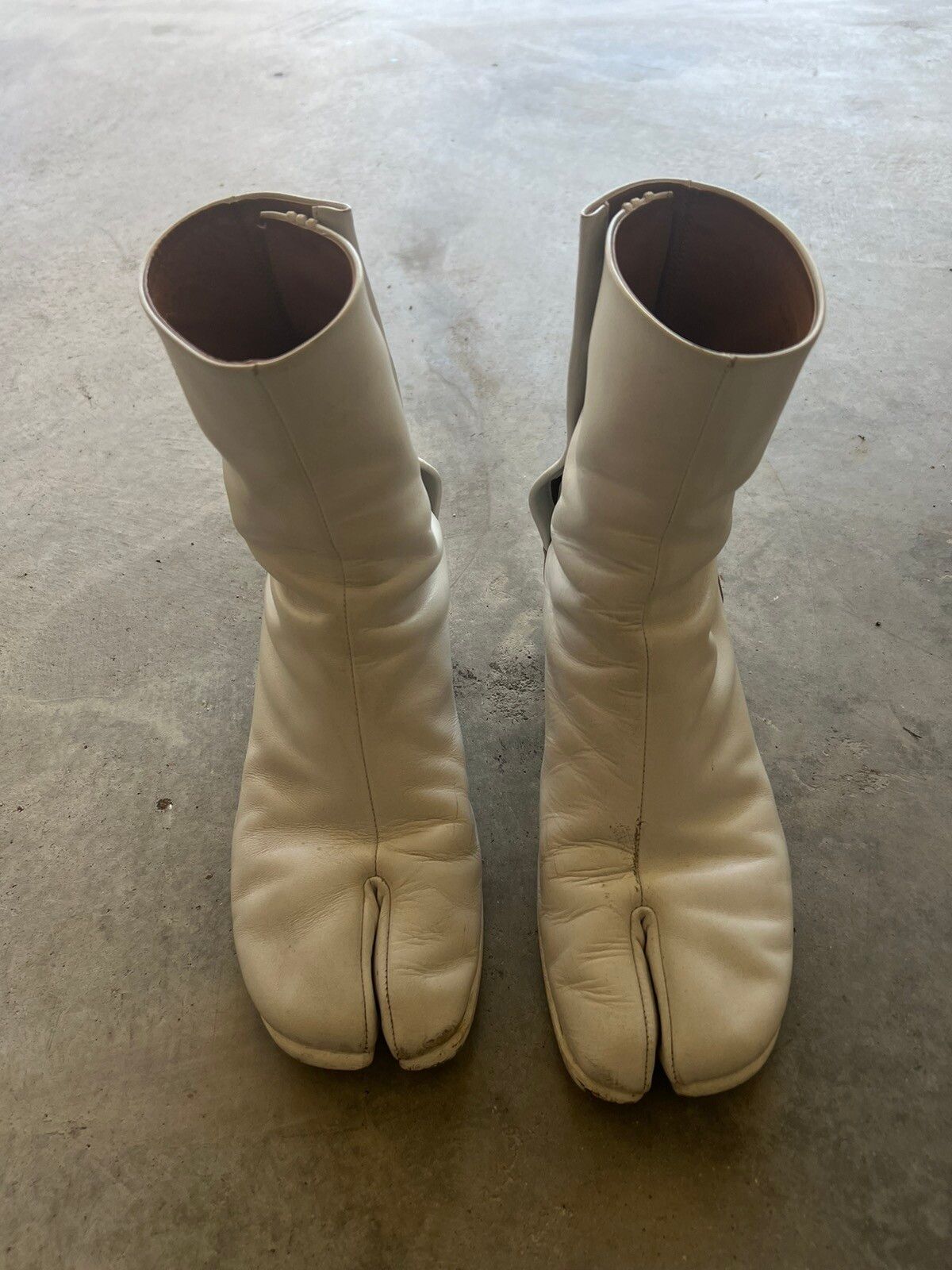 Maison Margiela Maison Margiela Mens Tabi White Boots | Grailed
