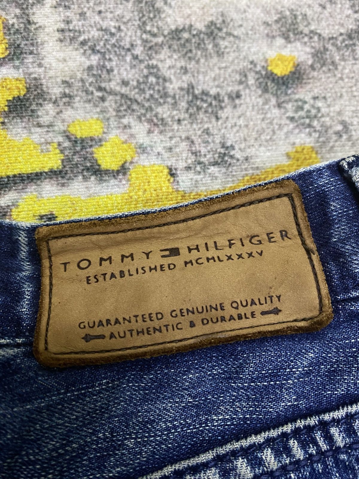 Tommy Hilfiger × Vintage Vintage Tommy Hilfiger Jeans Size US 36 / EU 52 - 11 Thumbnail