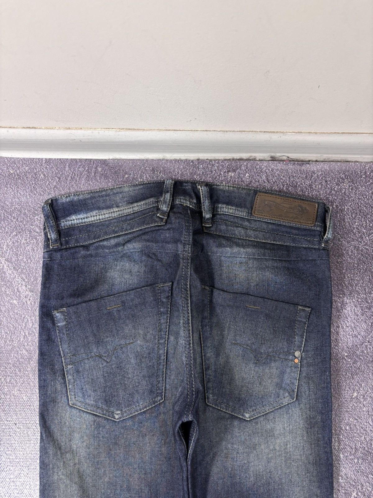 Diesel Diesel Belther NWT Men’s Regular Slim Tapered Denim Jeans Size US 27 - 18 Thumbnail