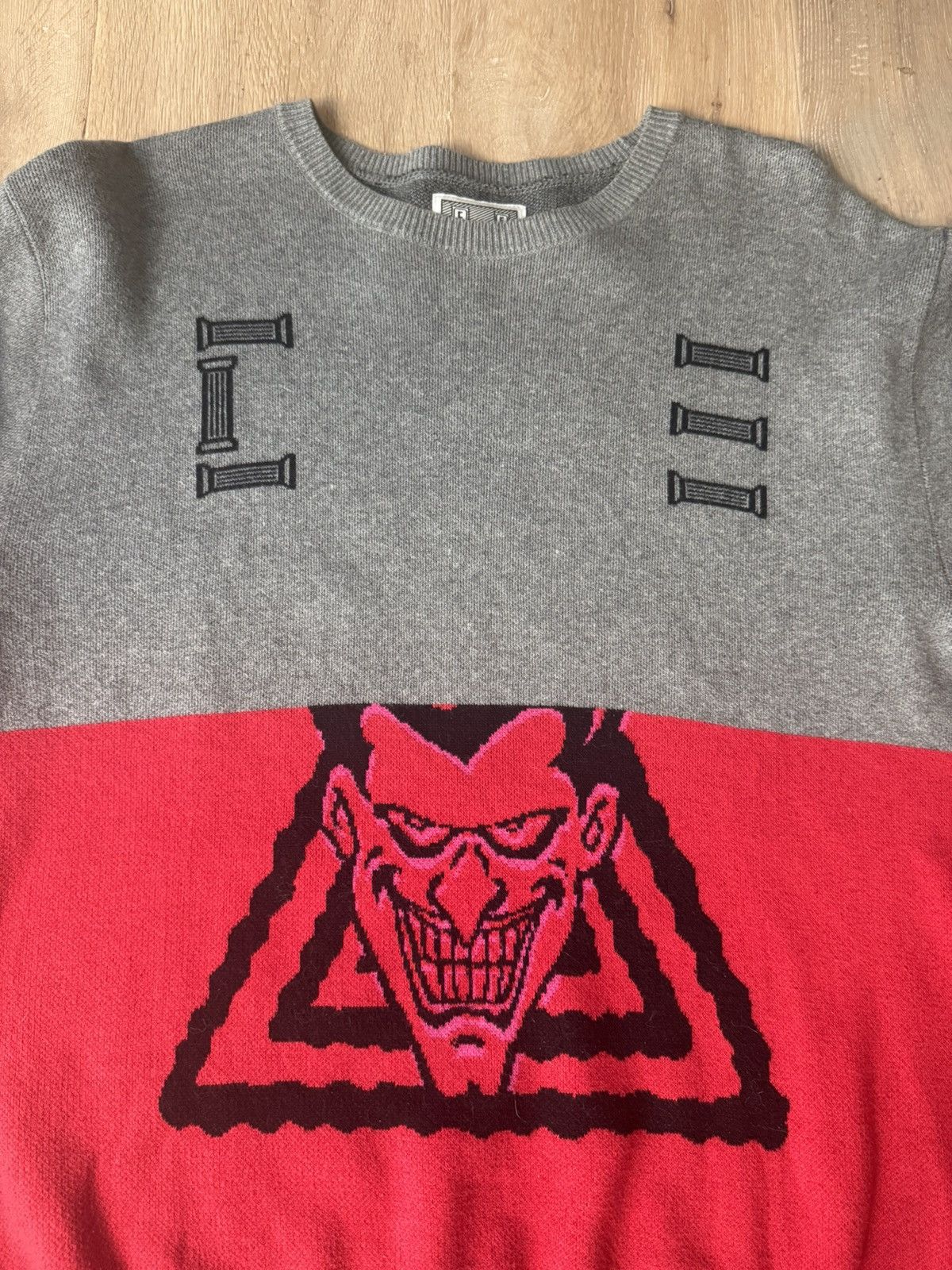 Cav Empt Cav Empt “Joker” cotton sweater colorblock grey and red Sz L Size US L / EU 52-54 / 3 - 5 Thumbnail