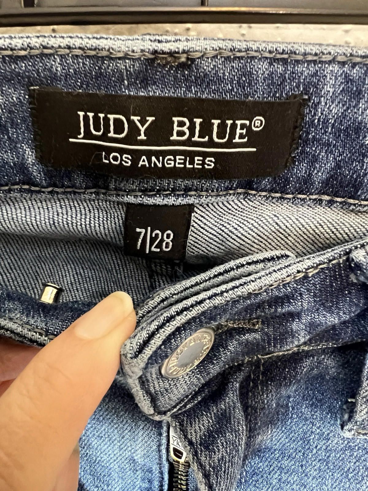 Designer Judy Blue 7/28 Distressed Raw Hem Jeans Stretch Cropped Size 28" / US 6 / IT 42 - 5 Thumbnail