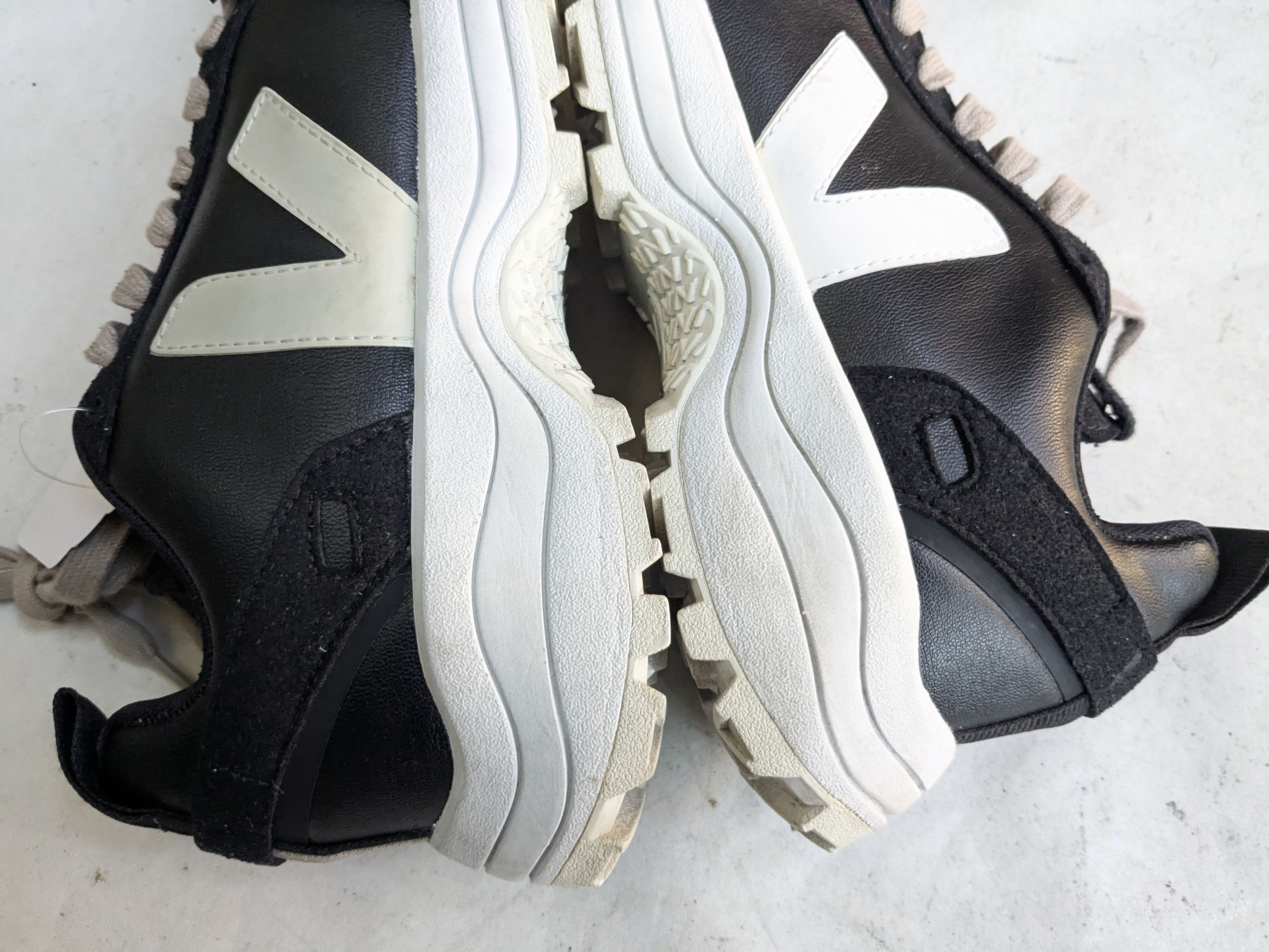 Rick Owens Rick Owens x Veja Hiking Sneakers Black 10 White Size US 10 / EU 43 - 10 Thumbnail