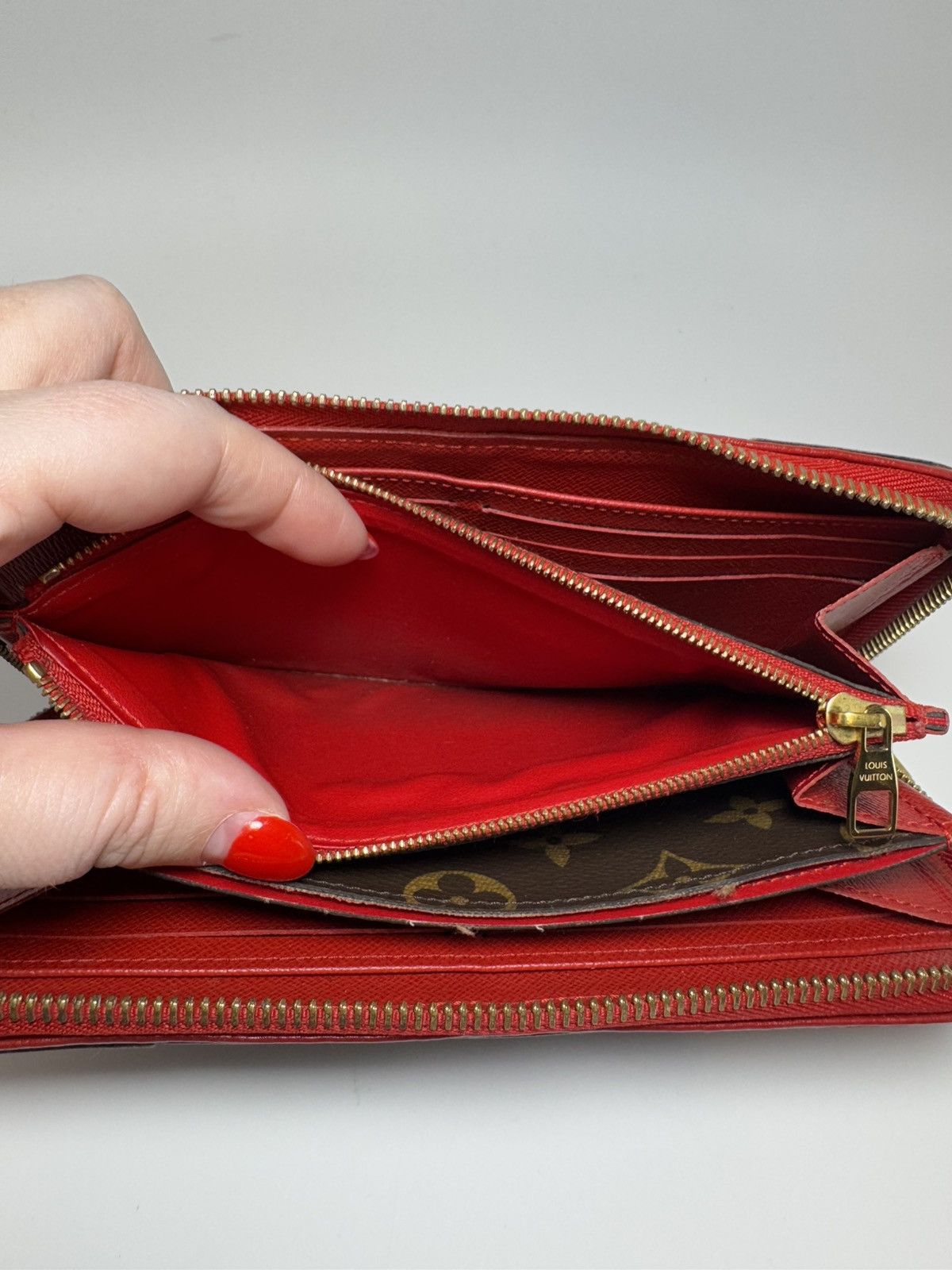 Louis Vuitton Louis Vuitton Retiro Zippy Wallet in Cerise Red Monogram Size ONE SIZE - 9 Thumbnail