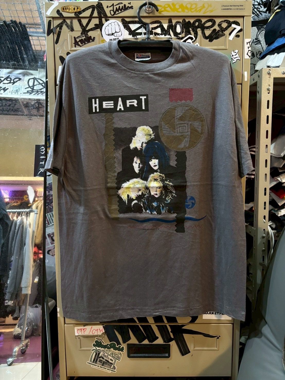 Band Tees Heart 1987’s Size US XL / EU 56 / 4 - 1 Thumbnail