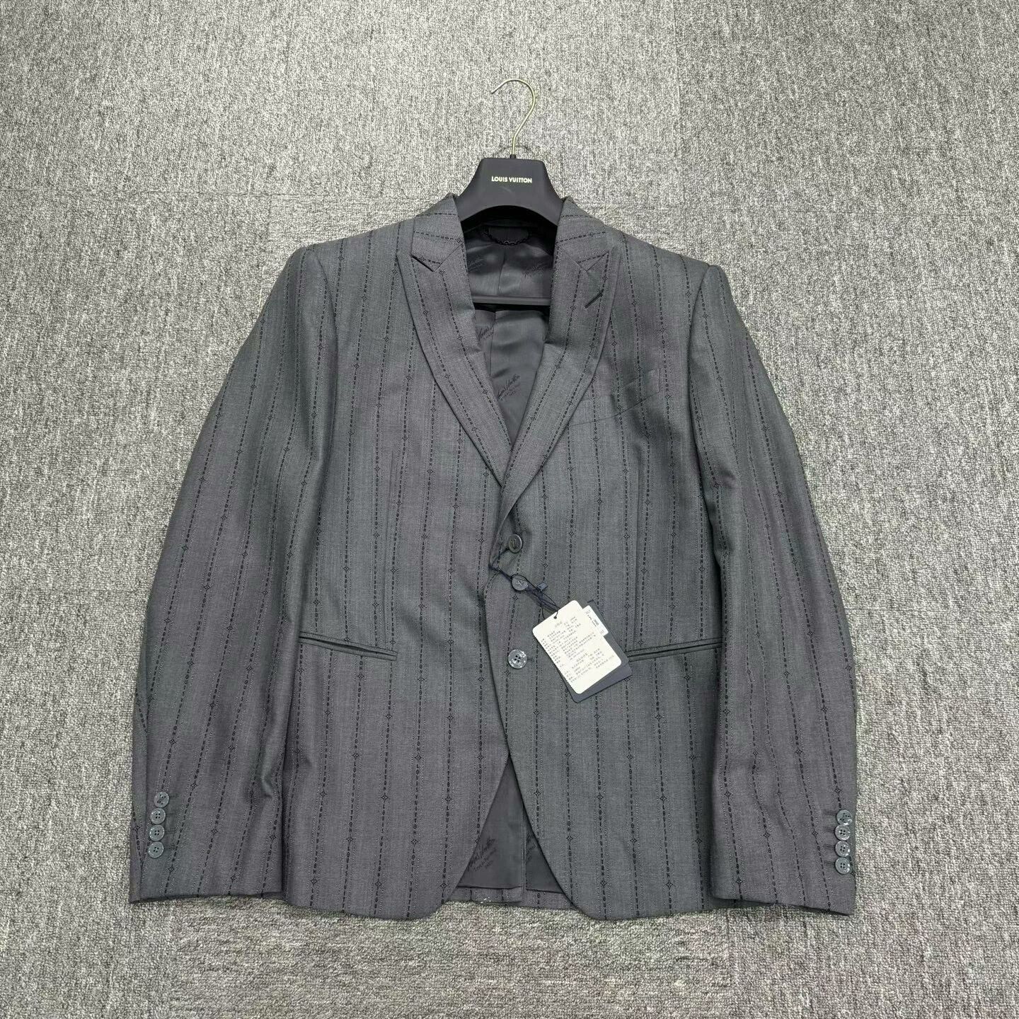 Louis Vuitton louis vuitton striped wool suit jacket Size US XXL / EU 58 / 5 - 1 Thumbnail
