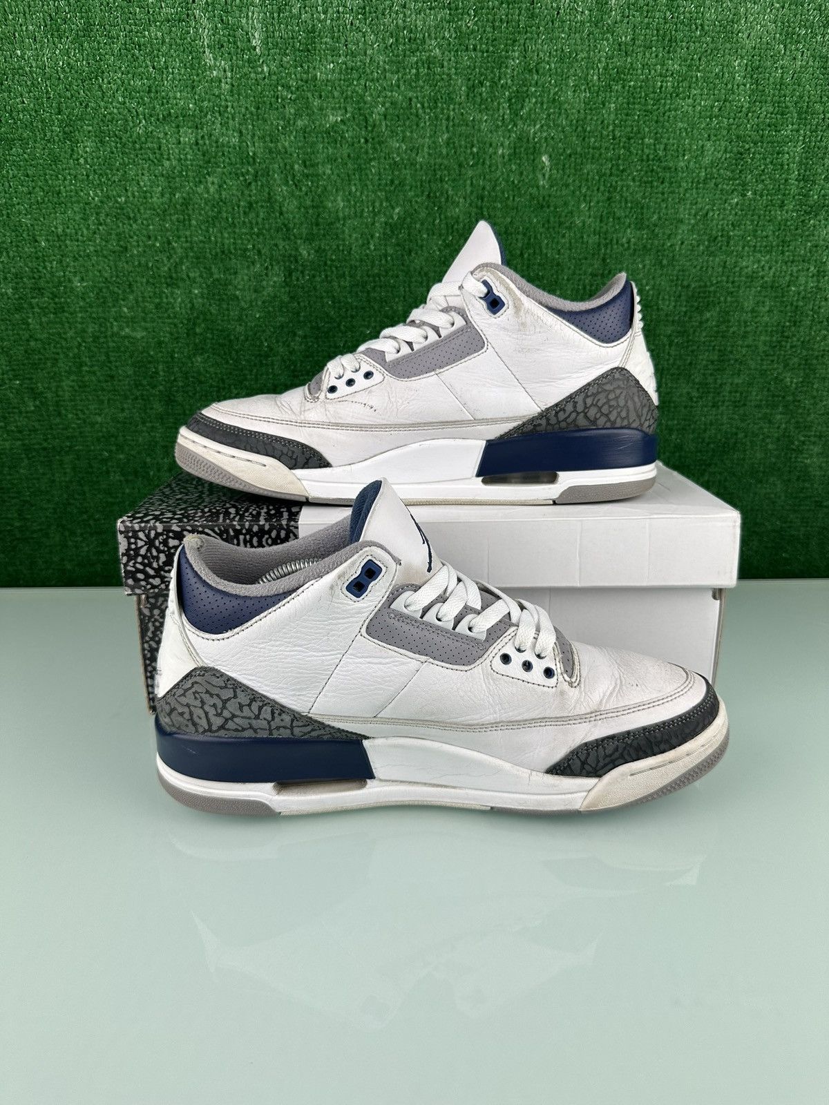 Jordan Brand Air Jordan 3 Retro Midnight Navy Size 10.5 Size US 10.5 / EU 43-44 - 3 Thumbnail