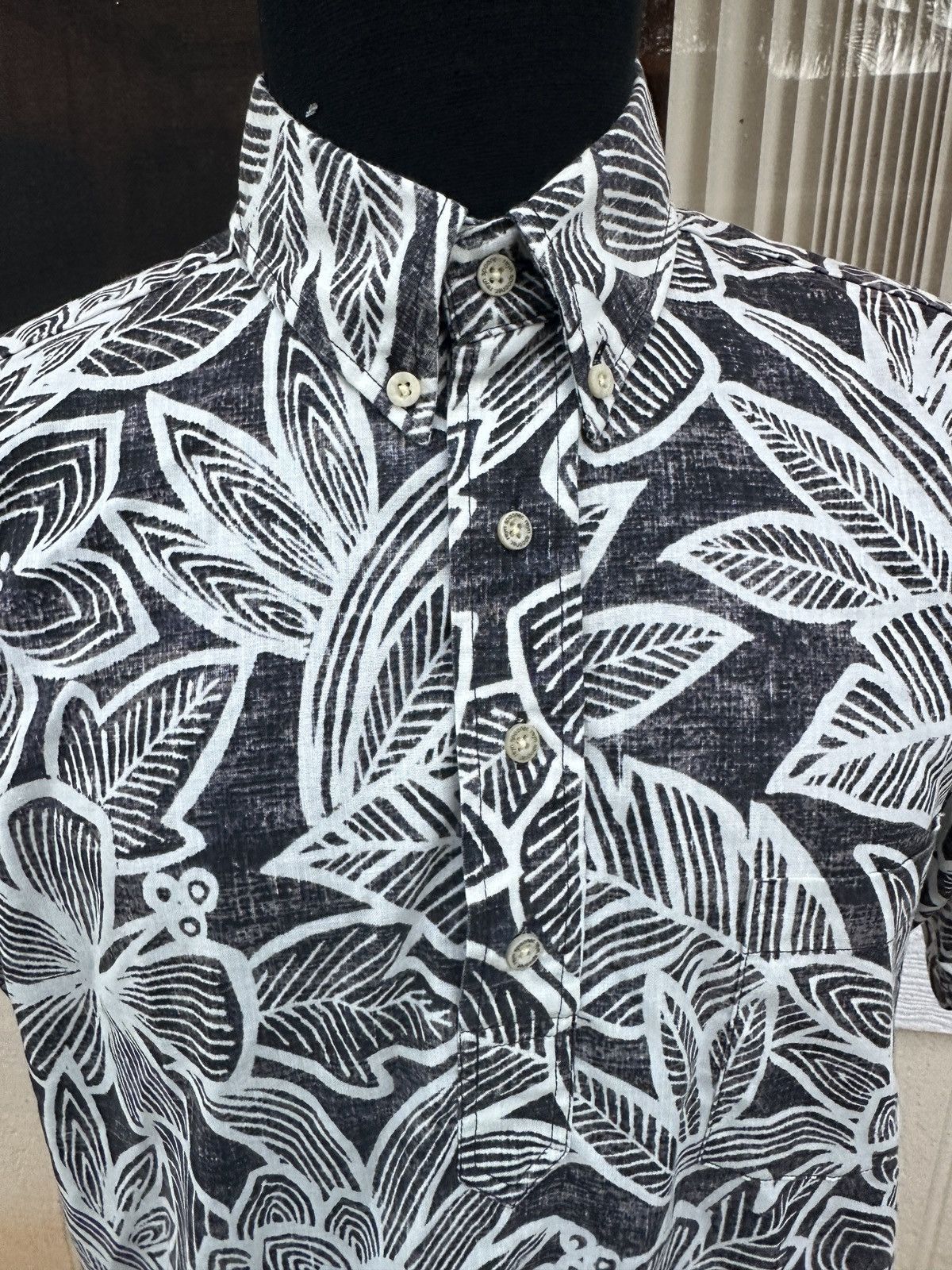Reyn Spooner Reyn Spooner Classic Hawaiian Print Gray Men's Medium Size US M / EU 48-50 / 2 - 3 Thumbnail