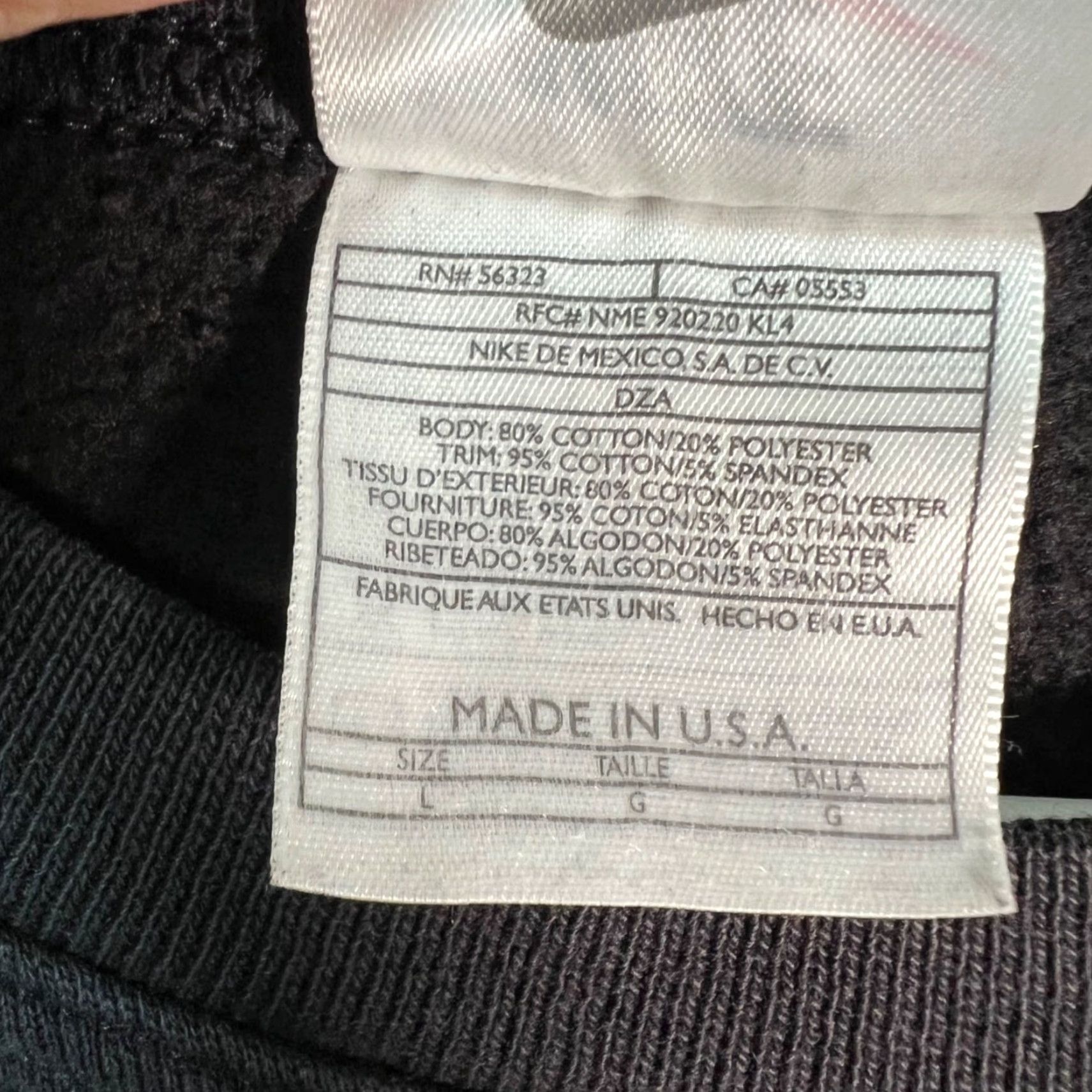 Nike VINTAGE Nike Mens Size Large Black Crewneck Sweatshirt Pullover Swoosh USA Made Size US L / EU 52-54 / 3 - 4 Thumbnail