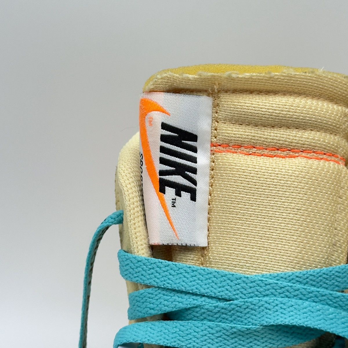 Nike × Off-White Nike x Off White Blazer Mid All Hallow’s Eve 2018 Size US 8 / EU 41 - 14 Thumbnail