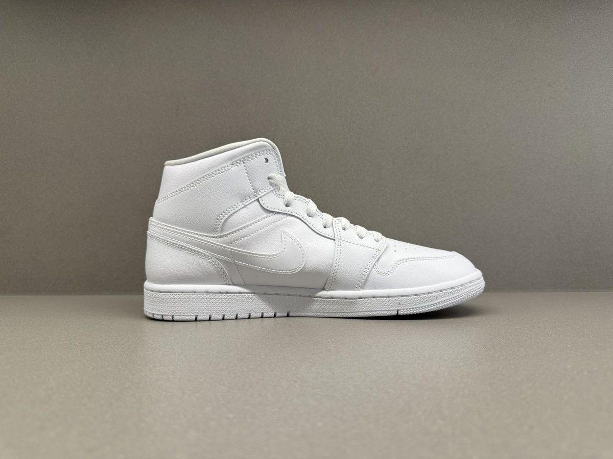 Jordan Brand Jordan 1 Mid Triple White 2022 Women’s Size US 10.5 / IT 40.5 - 6 Thumbnail