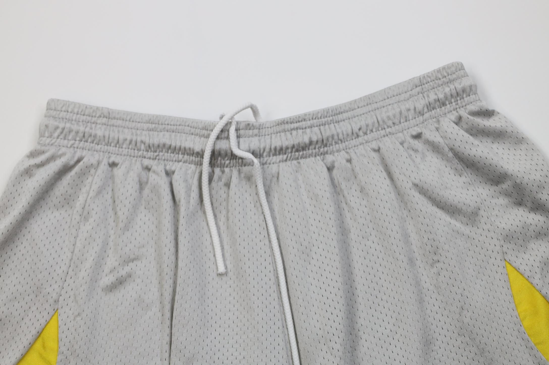 Adidas Adidas University of Michigan Basketball Shorts Silver USA Size US 36 / EU 52 - 2 Thumbnail