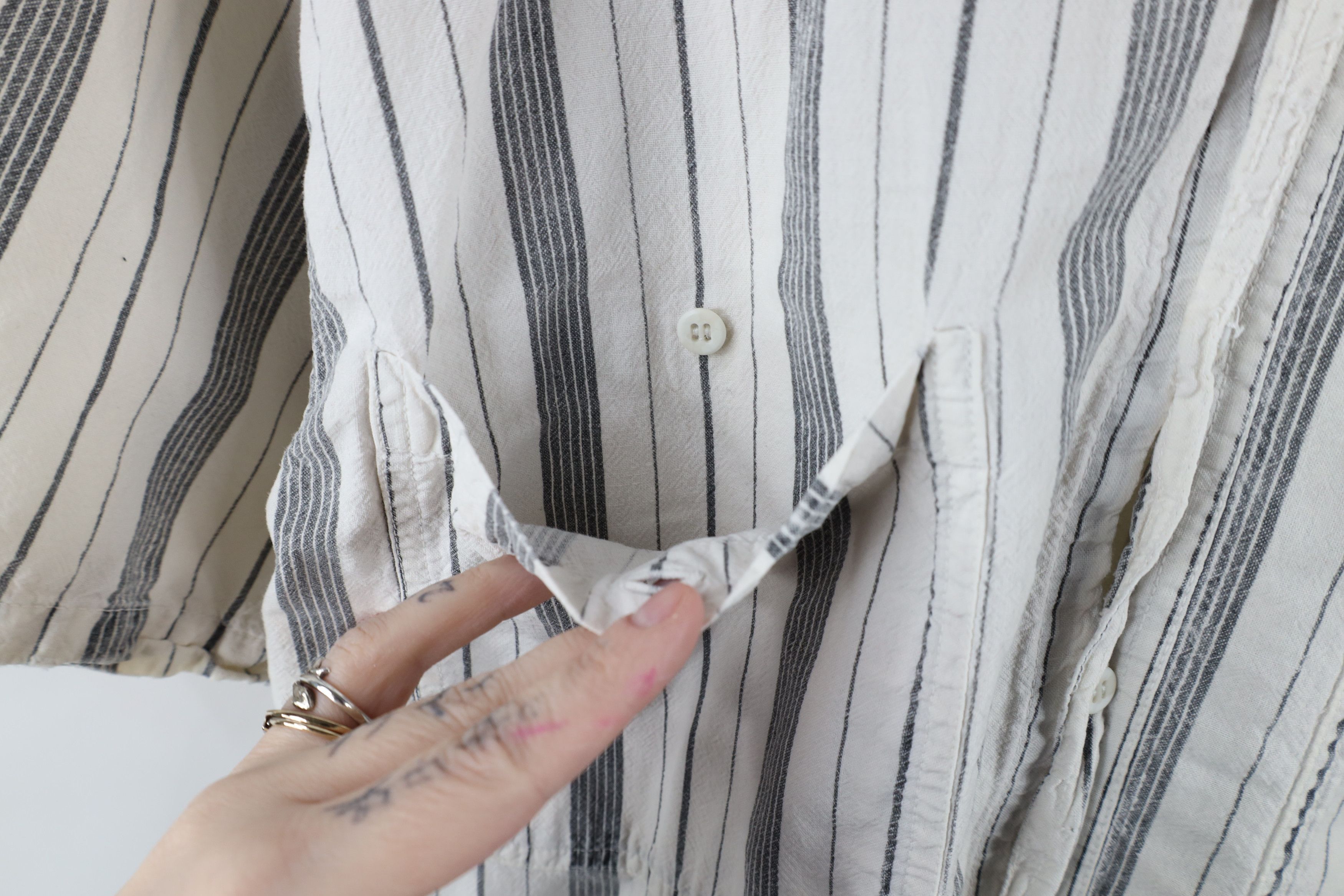 Vintage Vintage 90s Streetwear Big Pocket Striped Button Shirt Size US L / EU 52-54 / 3 - 7 Thumbnail