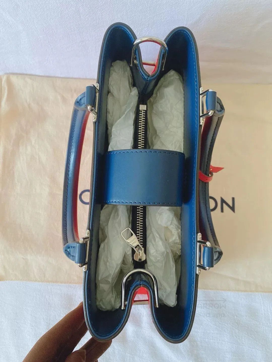Louis Vuitton LV Kleber Medium Water Wave Leather Bag. Size ONE SIZE - 6 Thumbnail