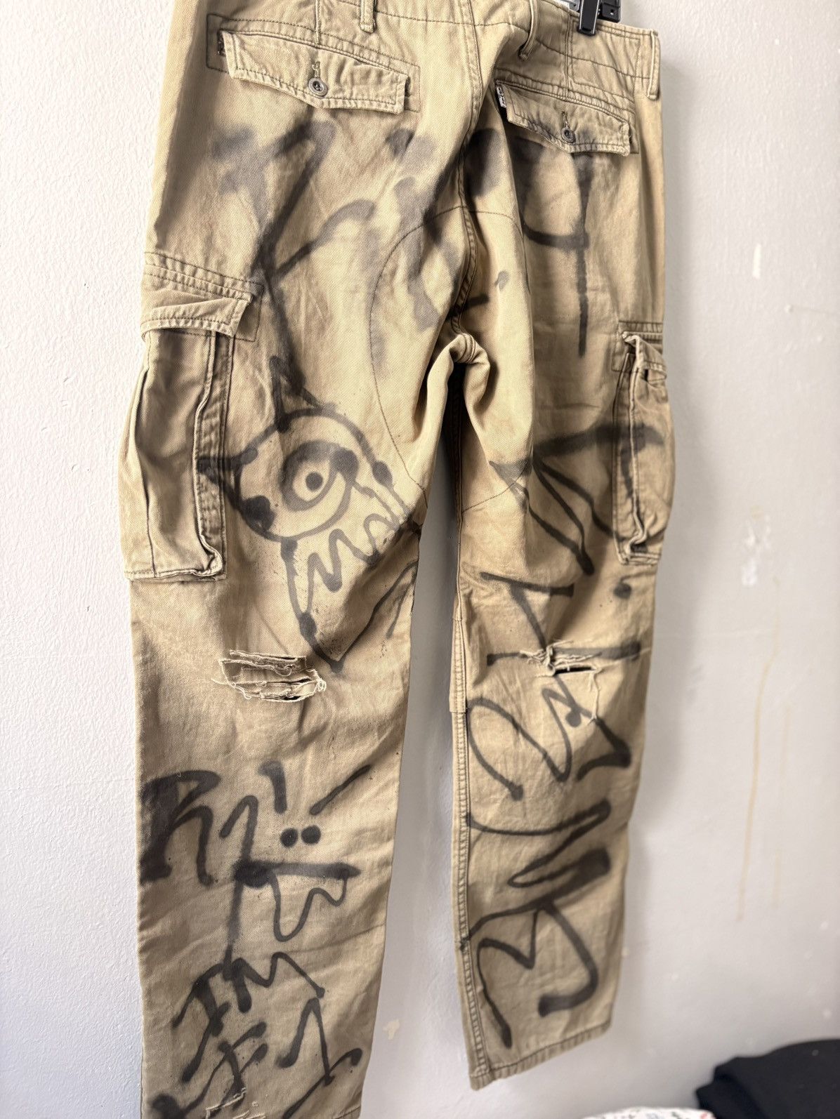 Levi's Vintage Clothing Levi’s khaki cargo pants reworked by R7PZI. Size US 33 - 7 Thumbnail