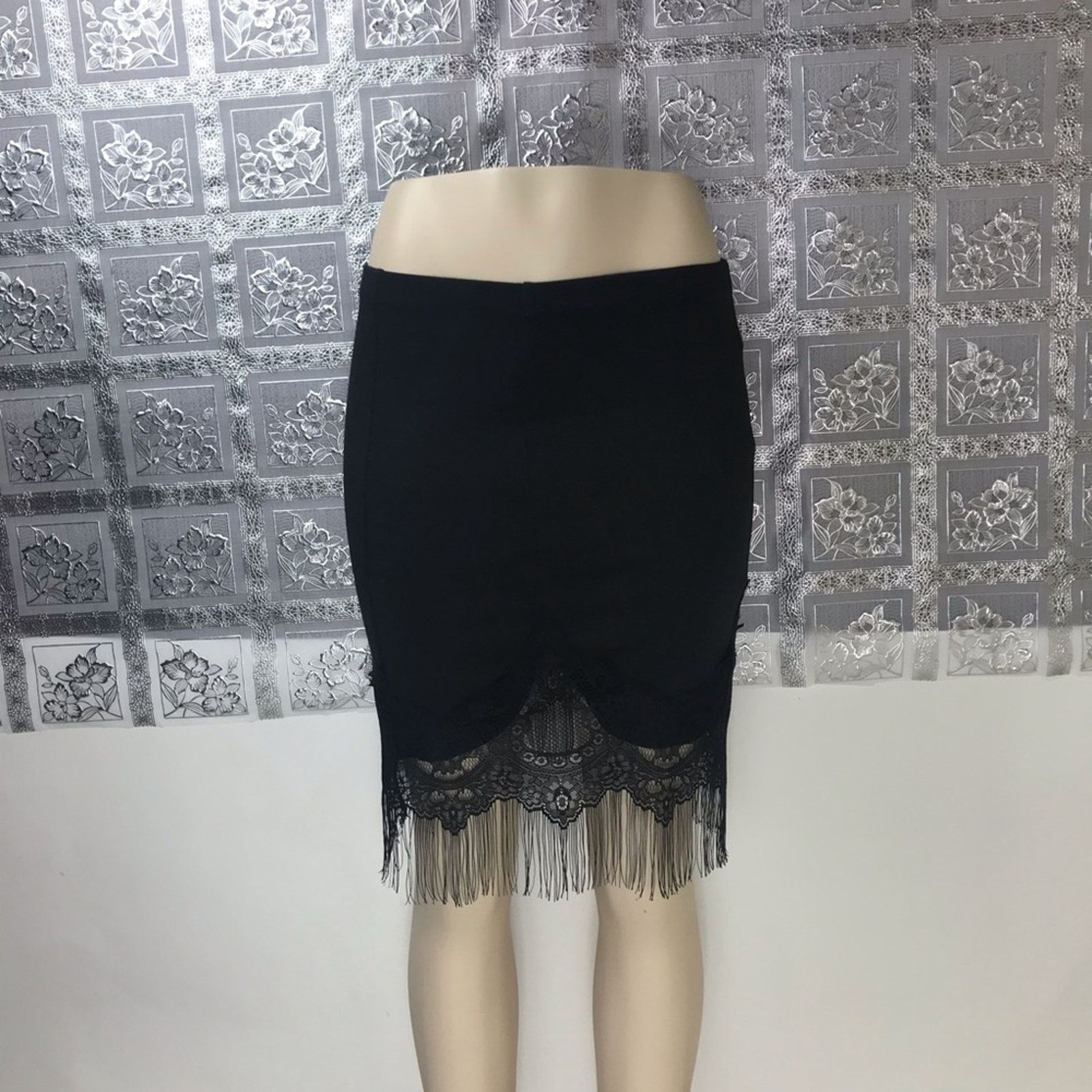 Other NWT Love Culture Black Ponte Lace Trim Skirt Size 27" / US 4 / IT 40 - 3 Thumbnail