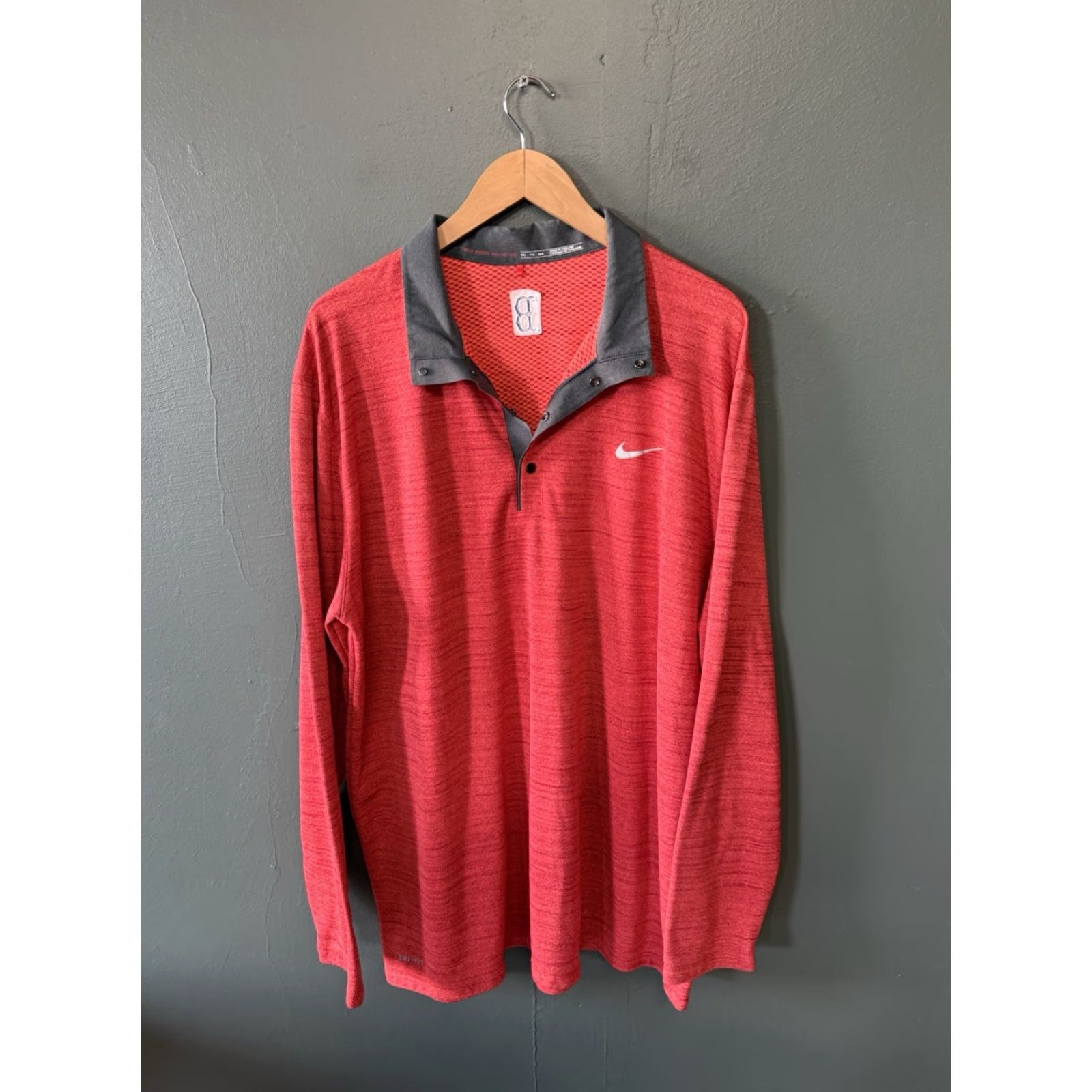 Nike Nike Mens Sweatshirt 2XL Red Tiger Woods Collection 1/4 Button Up Pullover Long Sleeve Red Sox Pattern Solid Size US XXL / EU 58 / 5 - 2 Thumbnail