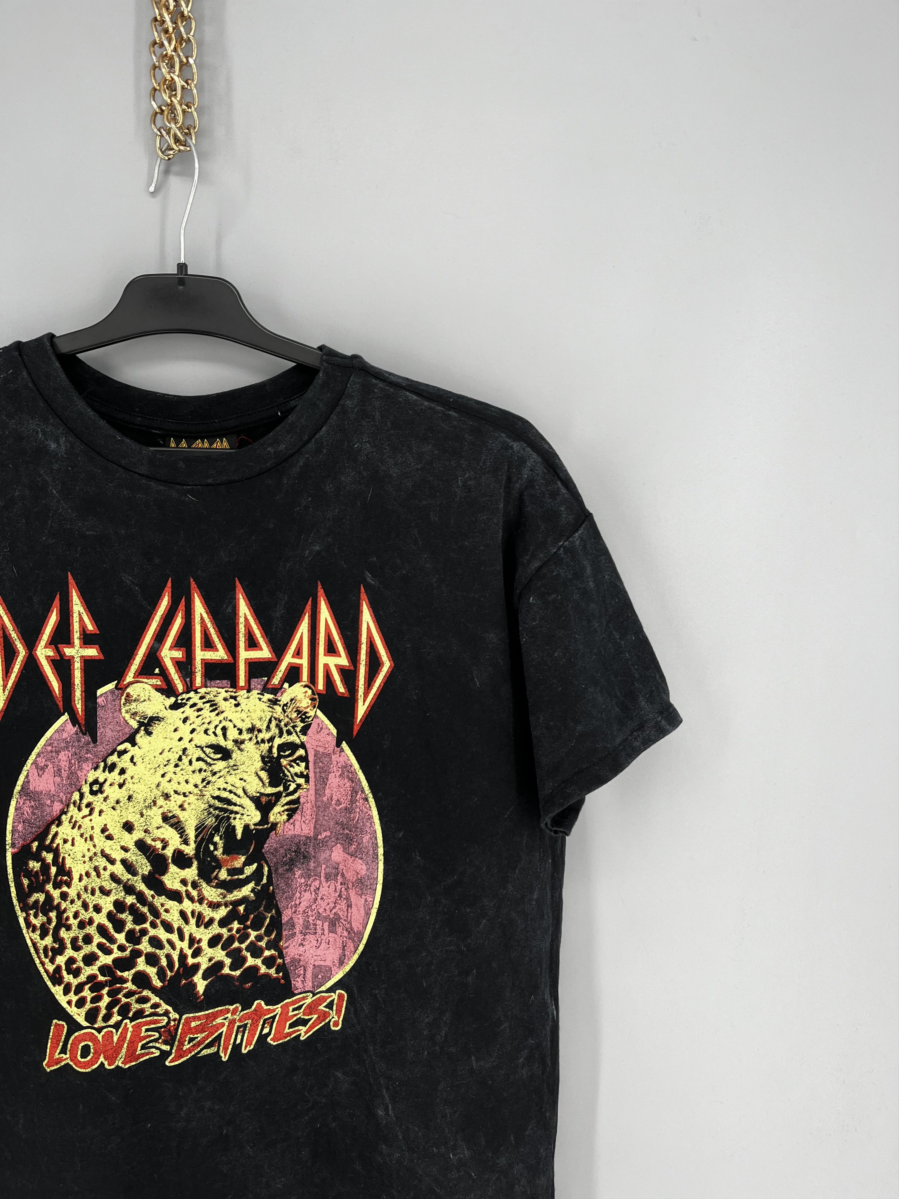 Band Tees Def Leppard Love Bites Hysteria Glam Metal Rock Band Tee S Size US S / EU 44-46 / 1 - 5 Thumbnail