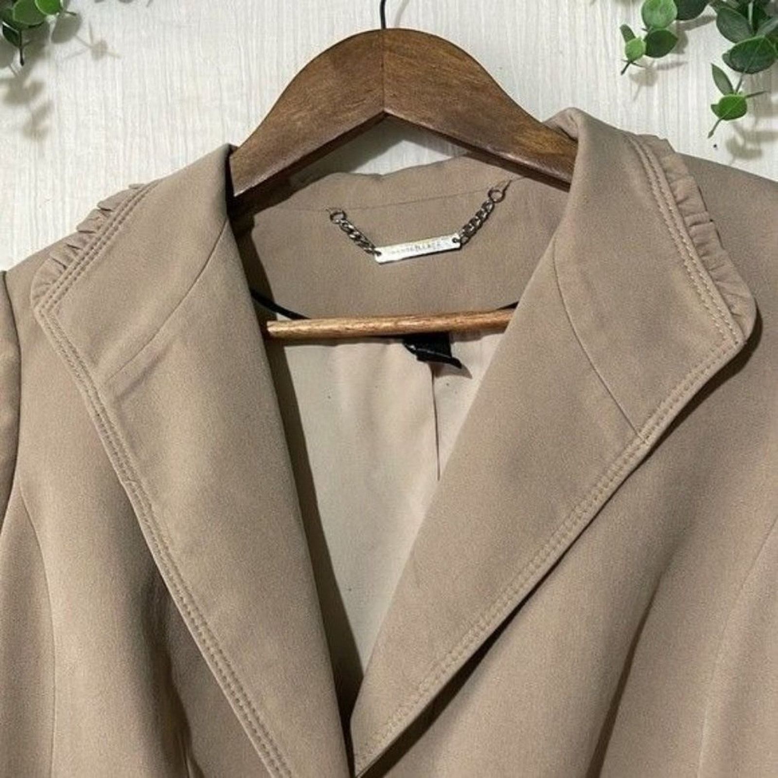 White House Black Market White House Black Market Two Button Blazer Beige 4 Size S / US 4 / IT 40 - 3 Thumbnail