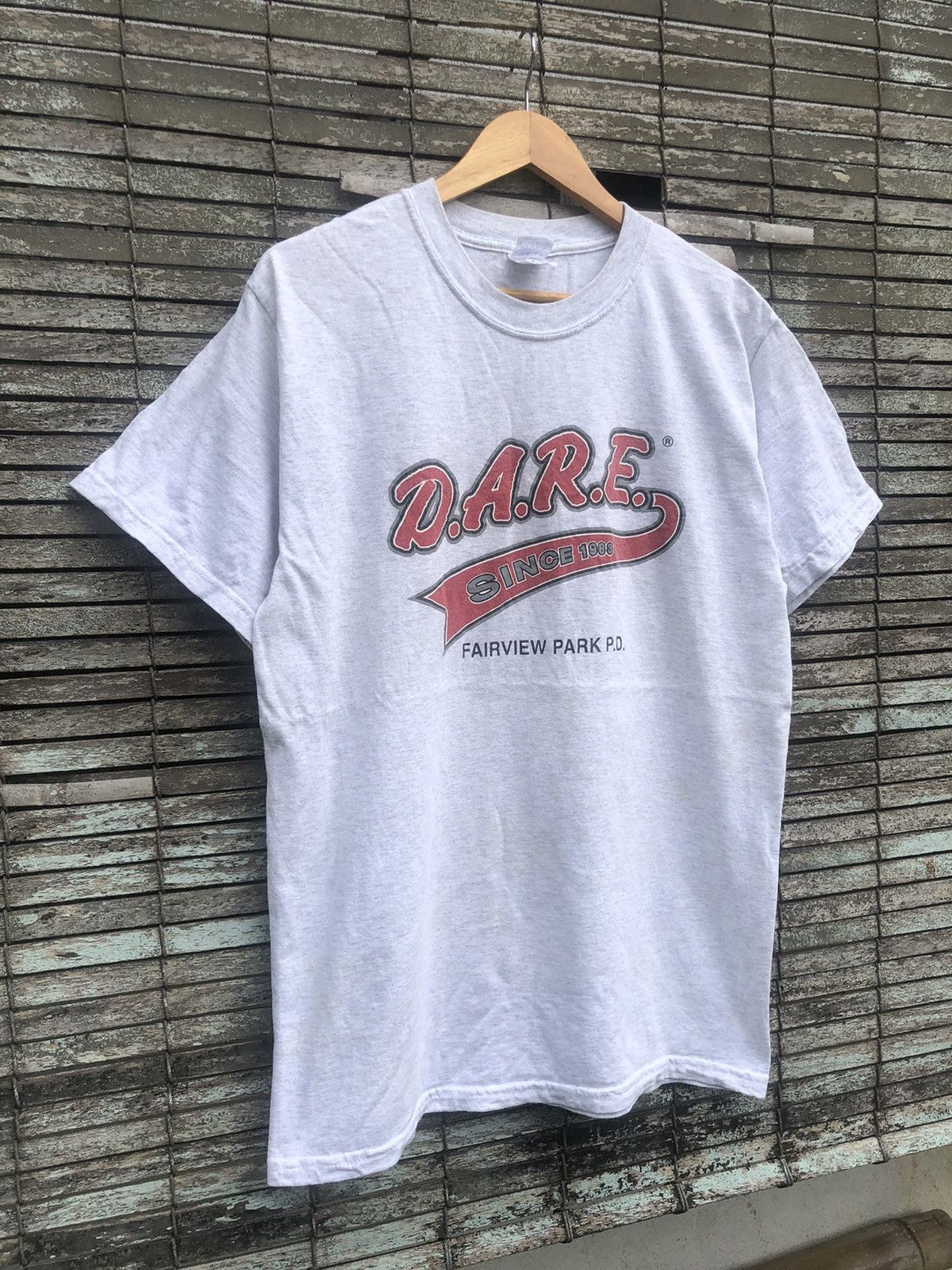 Vintage Vintage Y2K DARE Fairview Park P.D Tshirt Size US M / EU 48-50 / 2 - 3 Thumbnail