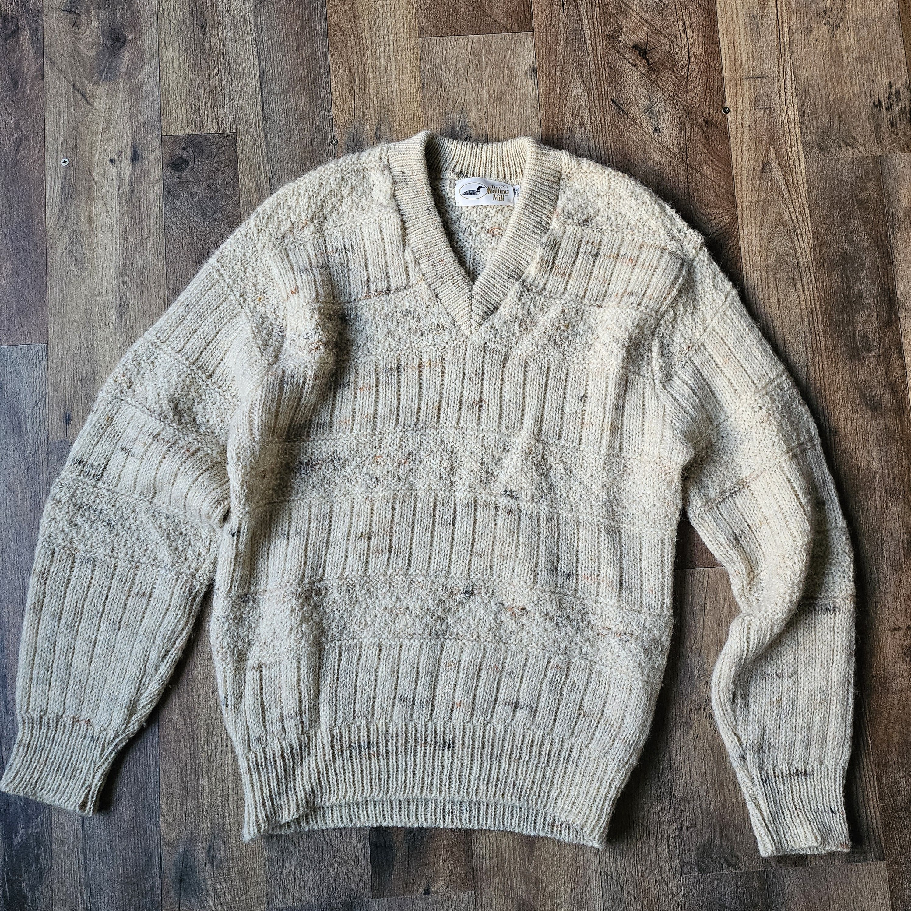 Vintage Vintage '70s/'80s The Knitting Mill 100% Wool V-Neck Sweater Size US L / EU 52-54 / 3 - 1 Thumbnail