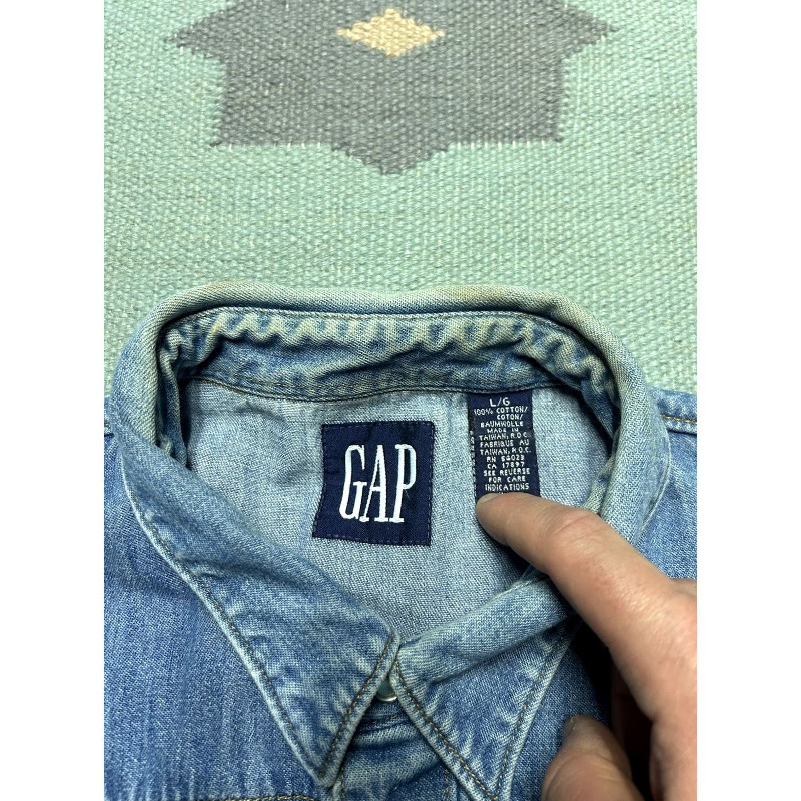 Gap VINTAGE Gap Denim Pearl Snap Shirt Western Cowboy Workwear Men’s Large Denim Shirt L Blue Western Mens Size US L / EU 52-54 / 3 - 5 Thumbnail