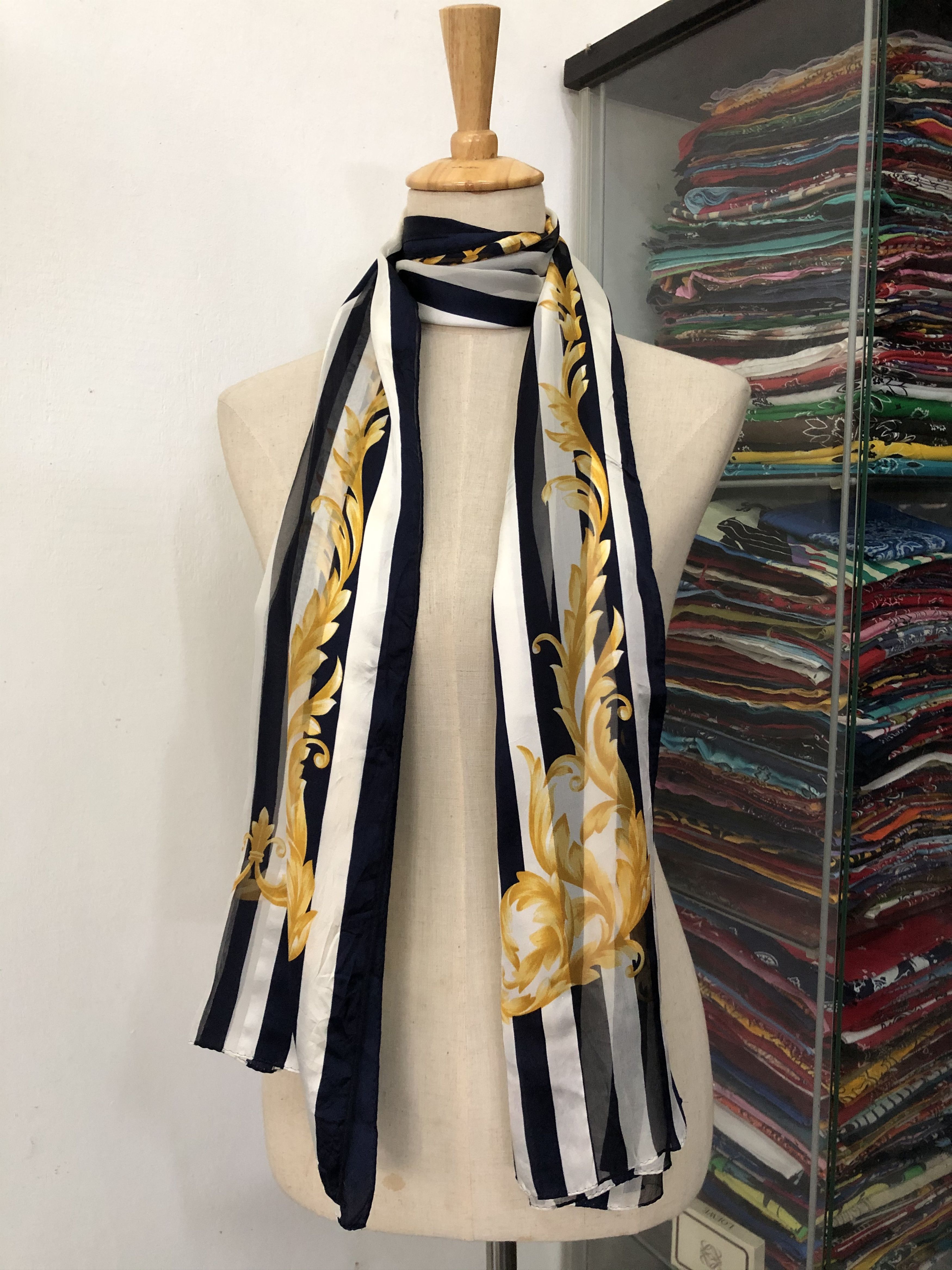 Vintage Vintage Luciano Soprani Silk Scarf Size ONE SIZE - 1 Thumbnail