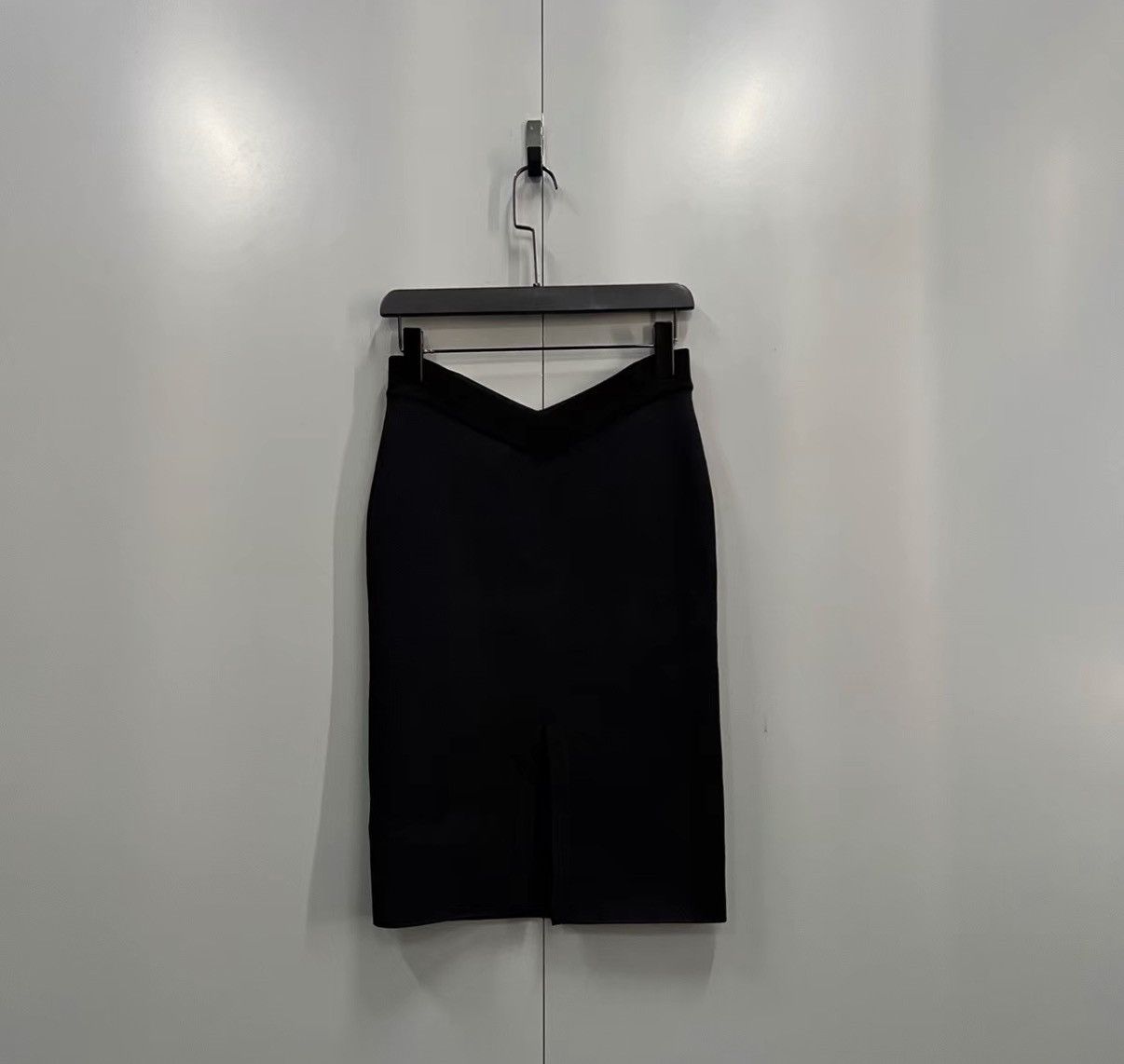 Burberry Burberry Black High-Waisted Pencil Skirt J41 Size 26" / US 2 / IT 38 - 2 Thumbnail