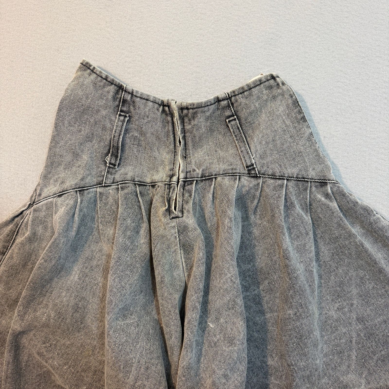 Vintage Vintage Enchanté Pleated Denim Skirt Women's Size 5 Black Size 30" / US 8 / IT 44 - 2 Thumbnail