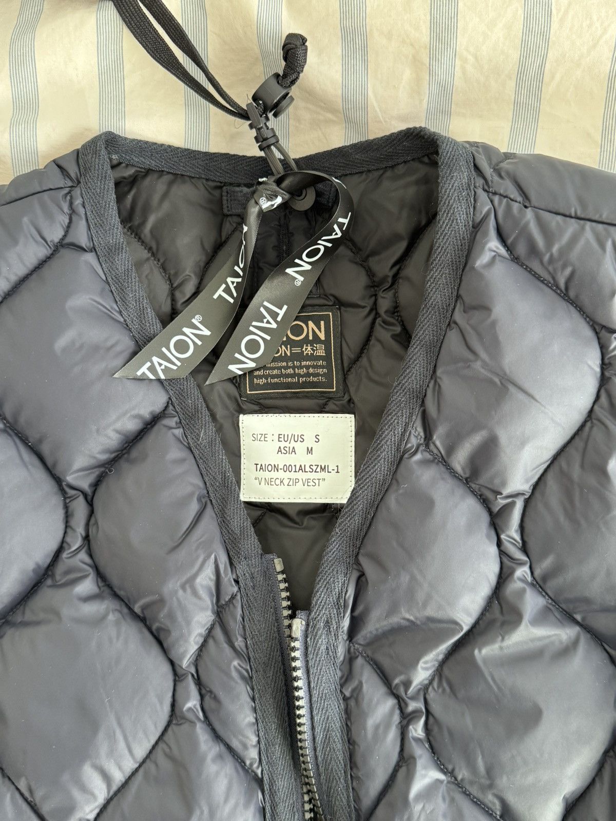 TAION Taion Military V-Neck Soft Shell Down Vest Size US S / EU 44-46 / 1 - 9 Thumbnail