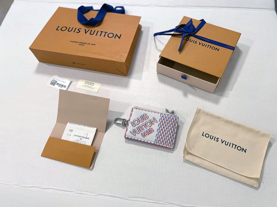 Louis Vuitton TAIGA Unisex Street Style Plain Leather Logo Card Holders