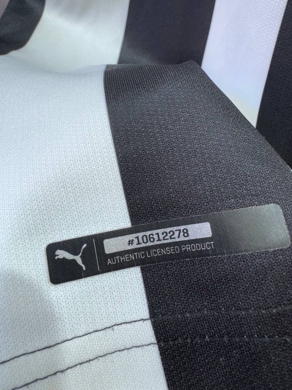 Puma Puma Newcastle United 2017-2018 Home Football Shirt Jersey Size US XL / EU 56 / 4 - 4 Thumbnail