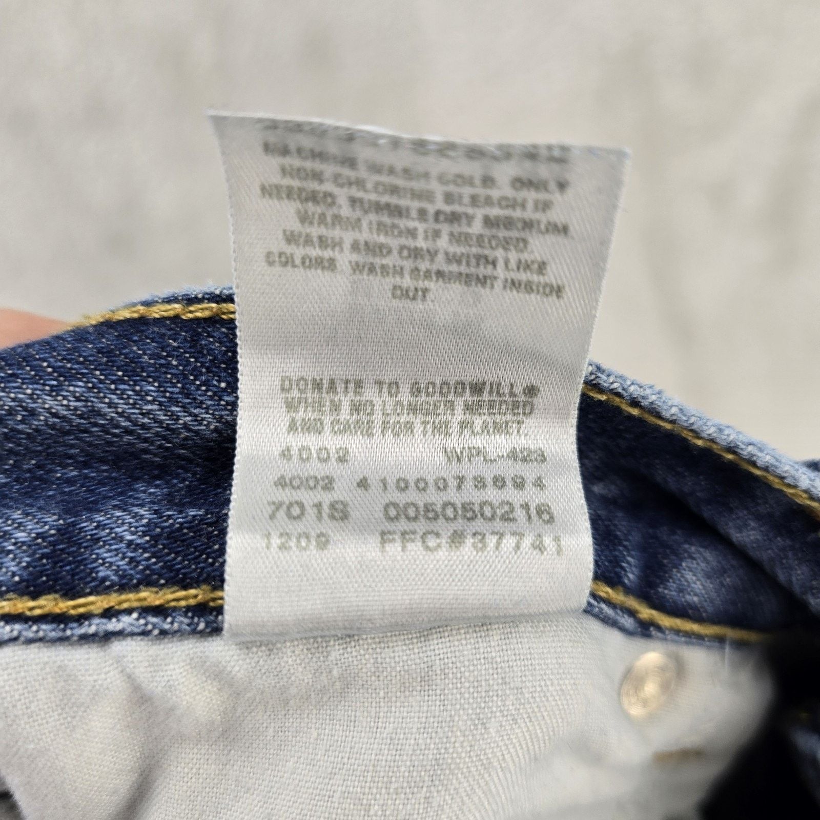 Levi's Vintage Levis 505 Jeans Mens 34x32 Blue Distressed Faded Y2K Size US 34 / EU 50 - 7 Thumbnail