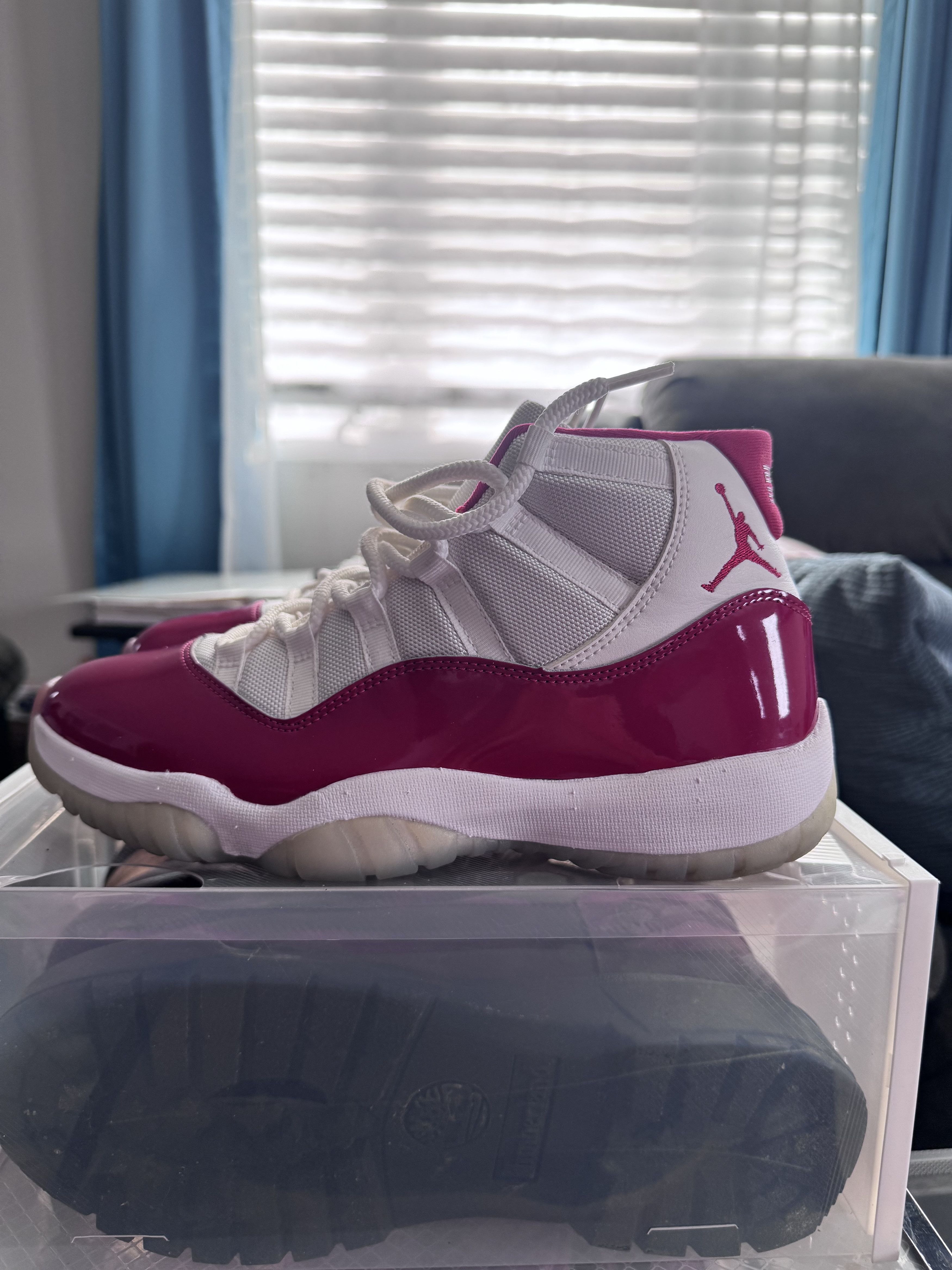 Jordan Brand Jordan 11 Retro - Cherry 2022 Size US 9.5 / EU 42-43 - 3 Thumbnail