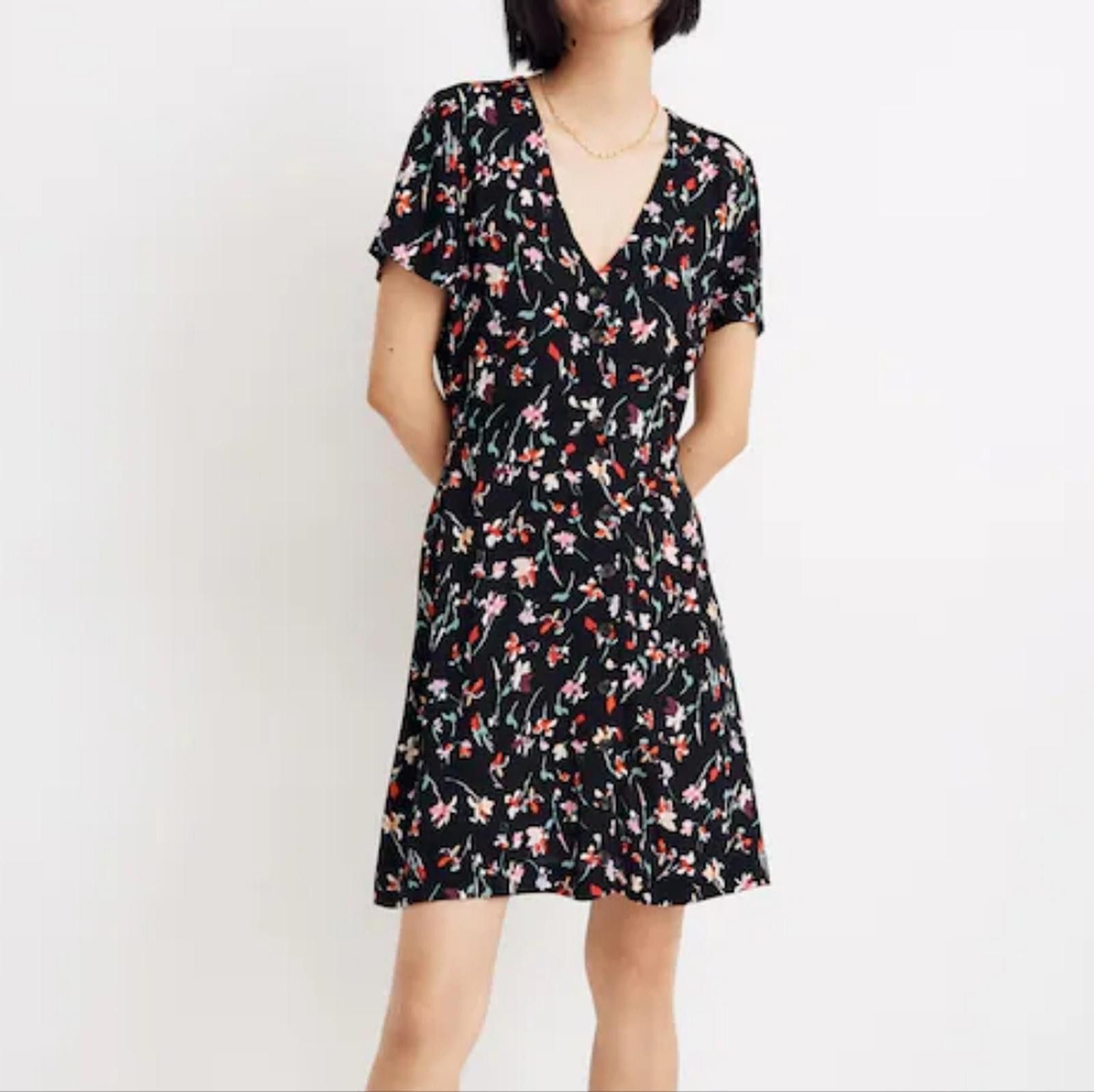 Madewell Madewell V-Neck Button-Front Mini Dress in Drifting Flowers Size XS / US 0-2 / IT 36-38 - 1 Thumbnail