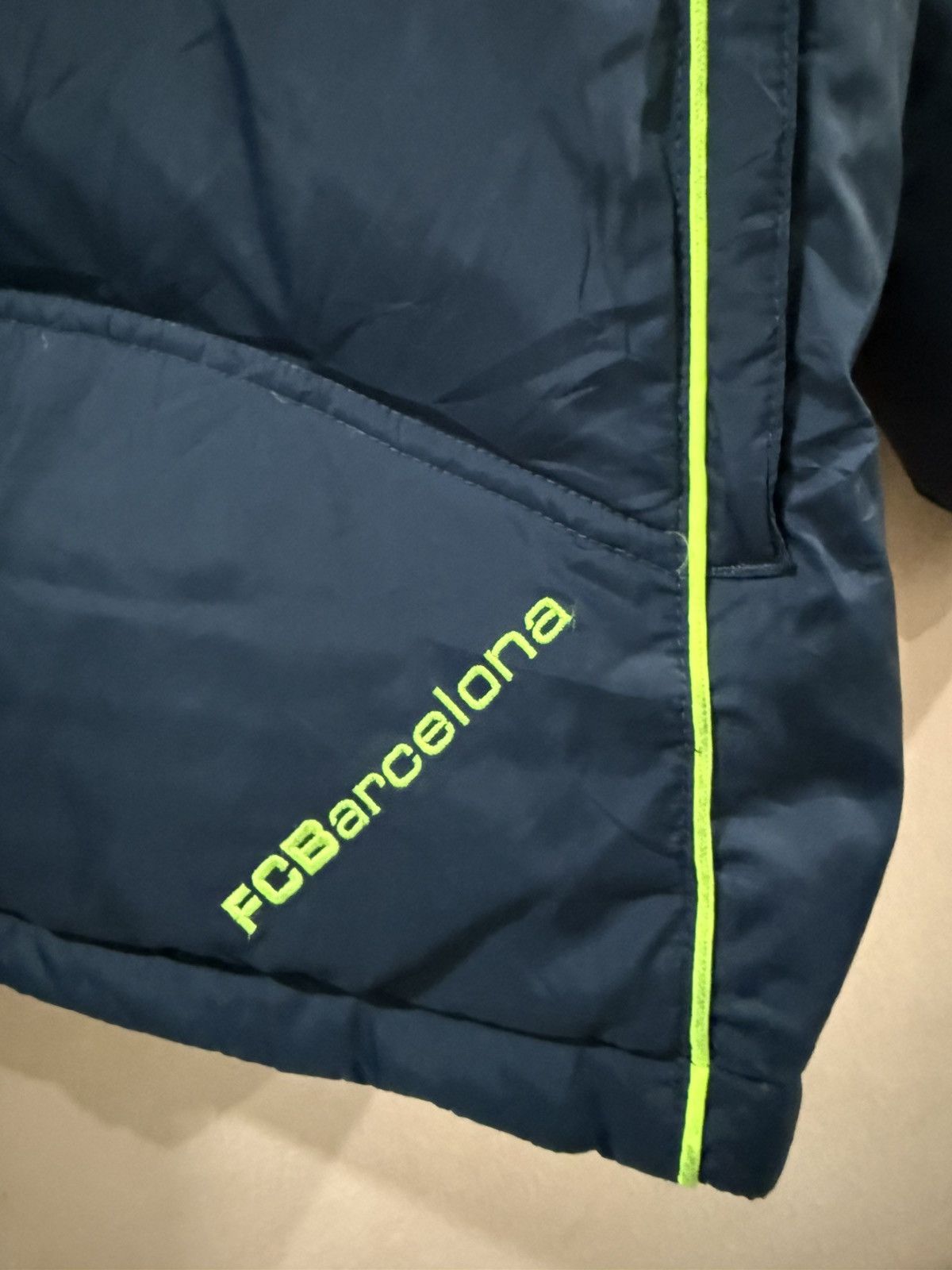 Nike Vtg Nike FC Barcelona Official Puffer Down Jacket Size US M / EU 48-50 / 2 - 6 Thumbnail