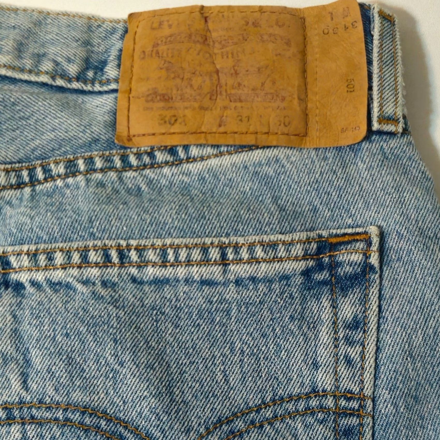Levi's VINTAGE Levi's 501 Shorts Mens 31 Blue fringe Denim Cut Off Button Fly Raw Hem Regular Rise 90s Grunge Casual Denim Shorts Mens Sized 31 Blue Size US 31 - 4 Thumbnail