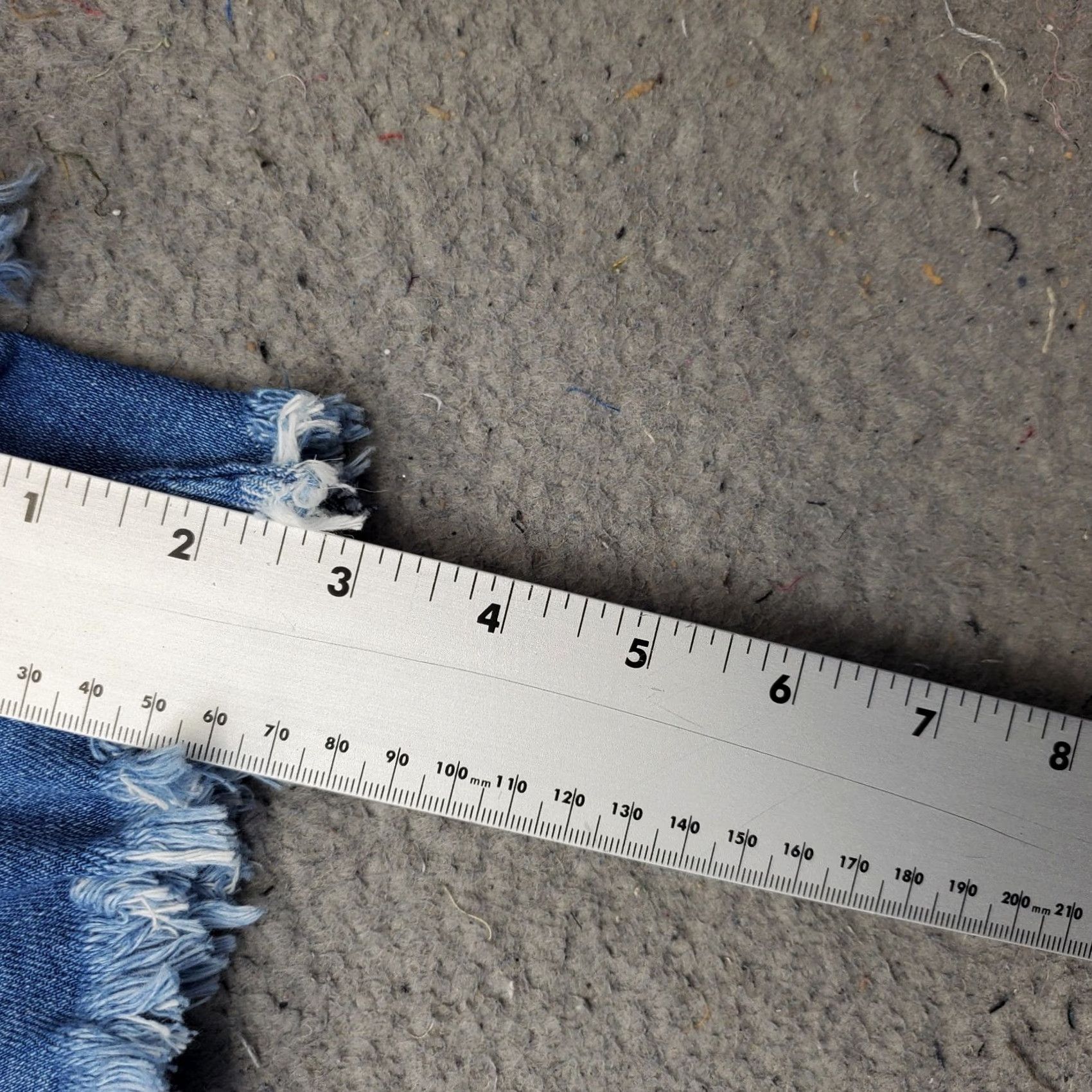 Vintage Whetherly Jean Shorts Womens Size 0 Blue Denim Delon High Rise Distressed Raw Hem Shorts Size 25" / US 0 / IT 36 - 4 Thumbnail